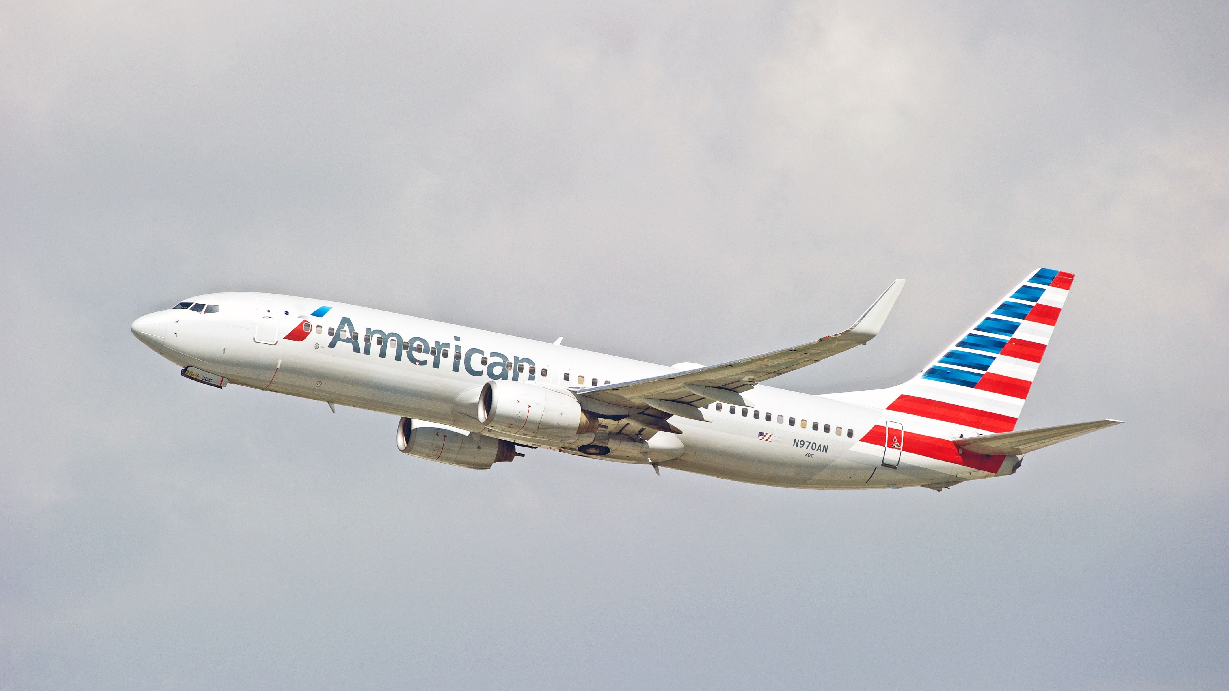 An American Airlines Boeing 737 taking off