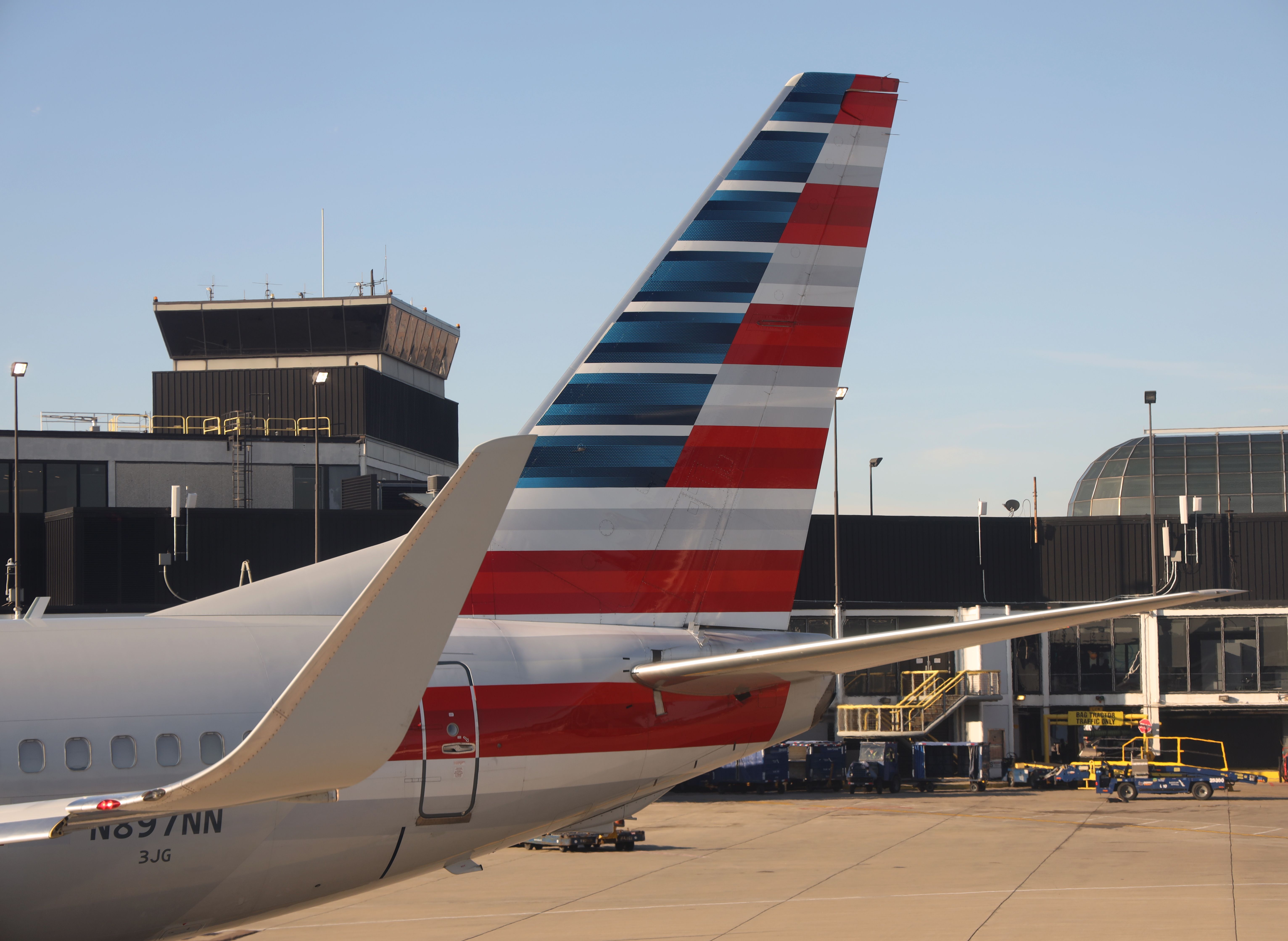 American Airlines Boeing 737-800 at Chicago O'Hare International Airport.