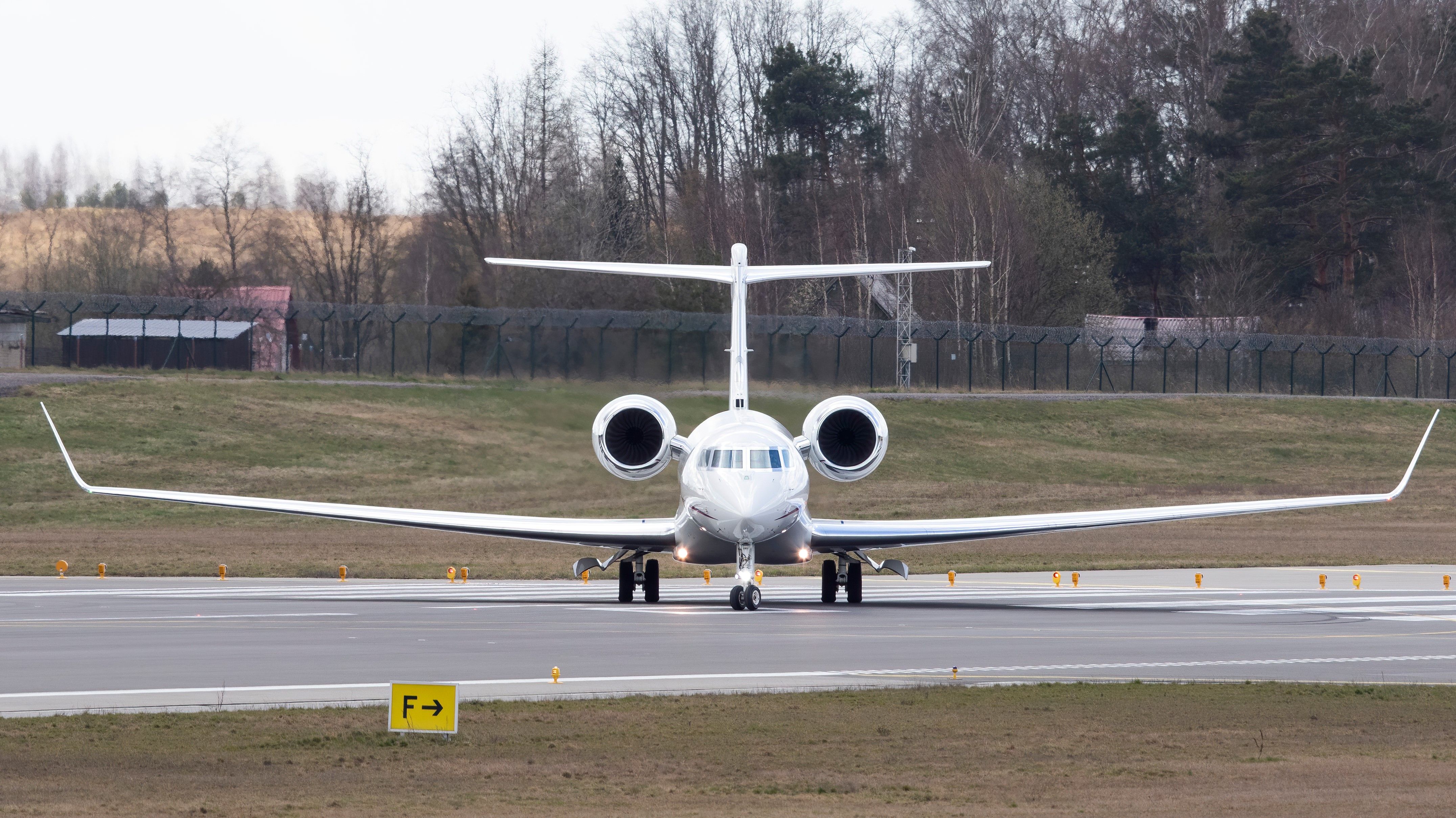 Gulfstream G650 Taxiing In Vilnius