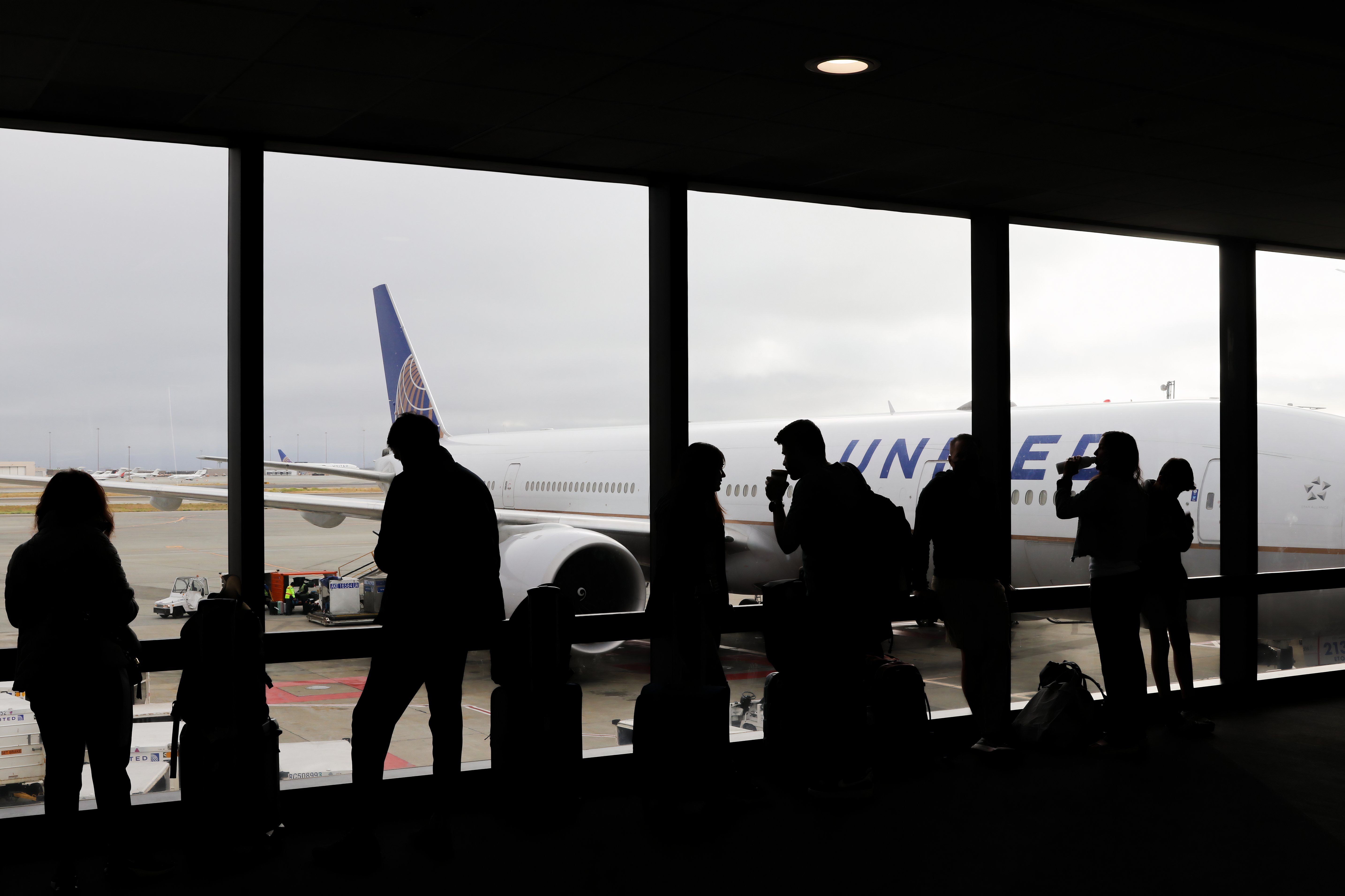 passengers waiting for united 777