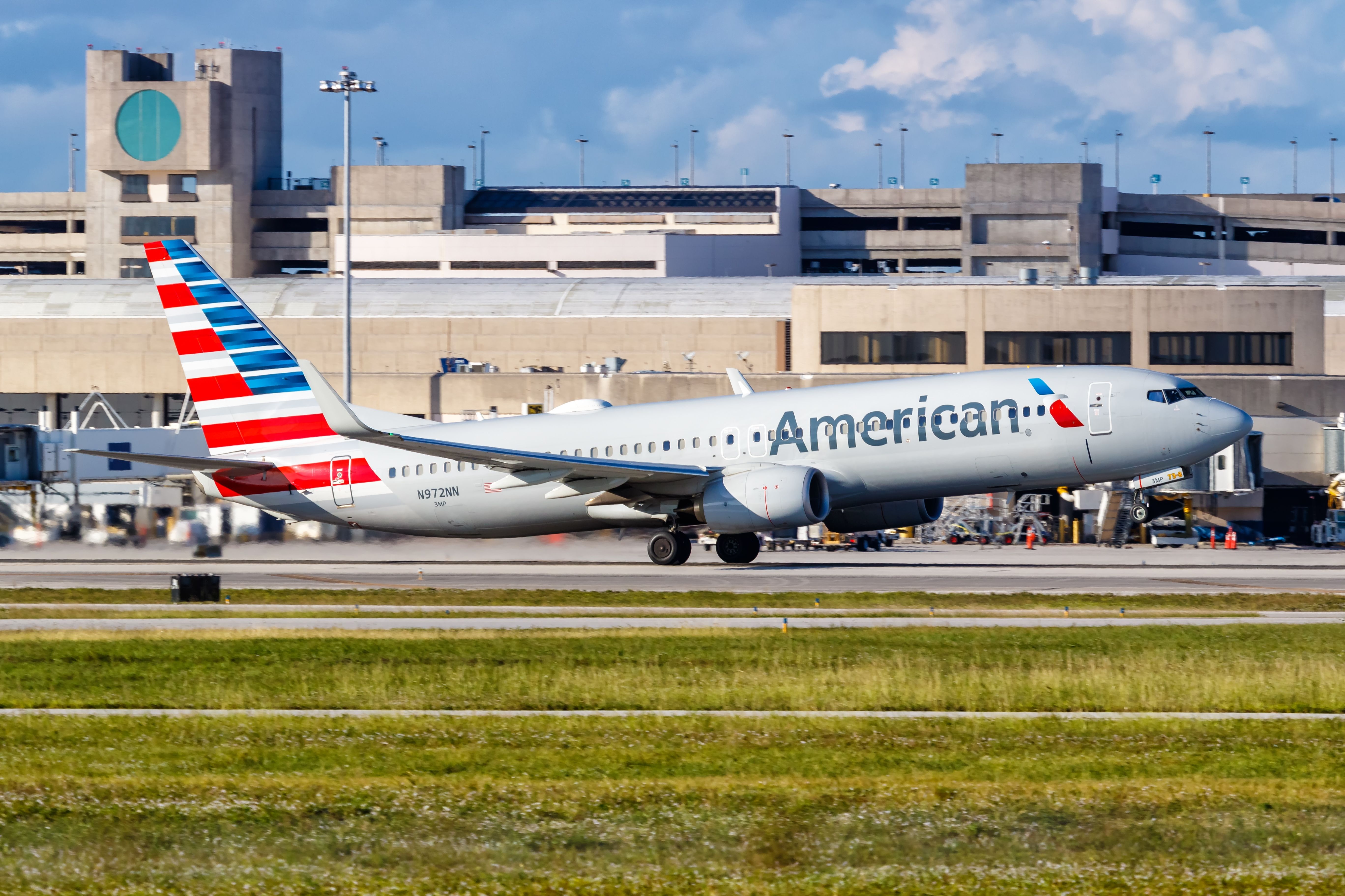 American Airlines Boeing 737-823 (N972NN) taking off at Palm Beach International Airport.