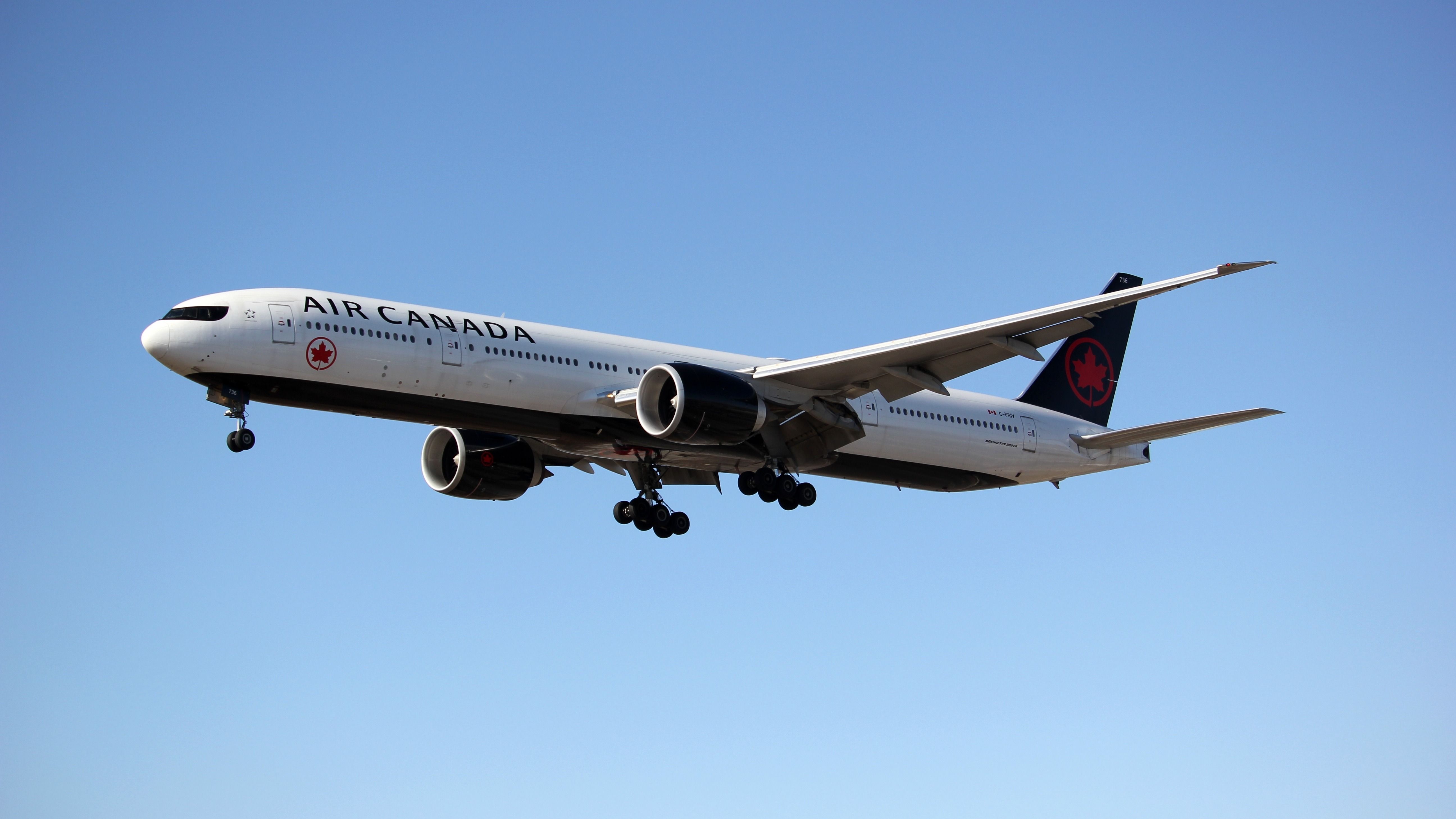 Caught On Camera: Air Canada Boeing 777-300ER Suffers Engine Compressor ...