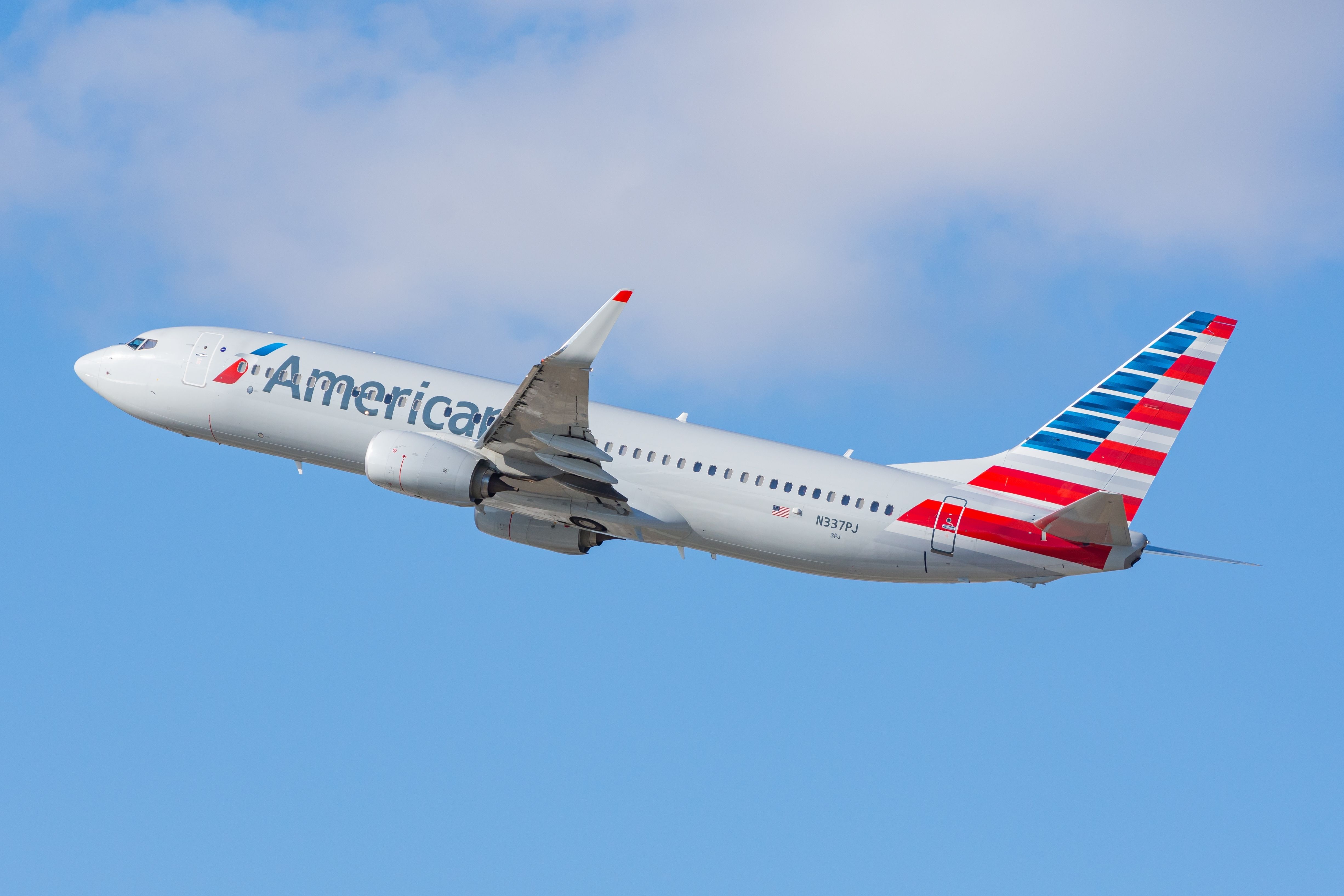 American Airlines Boeing 737-823 (N337PJ) taking off from Los Angeles International Airport.