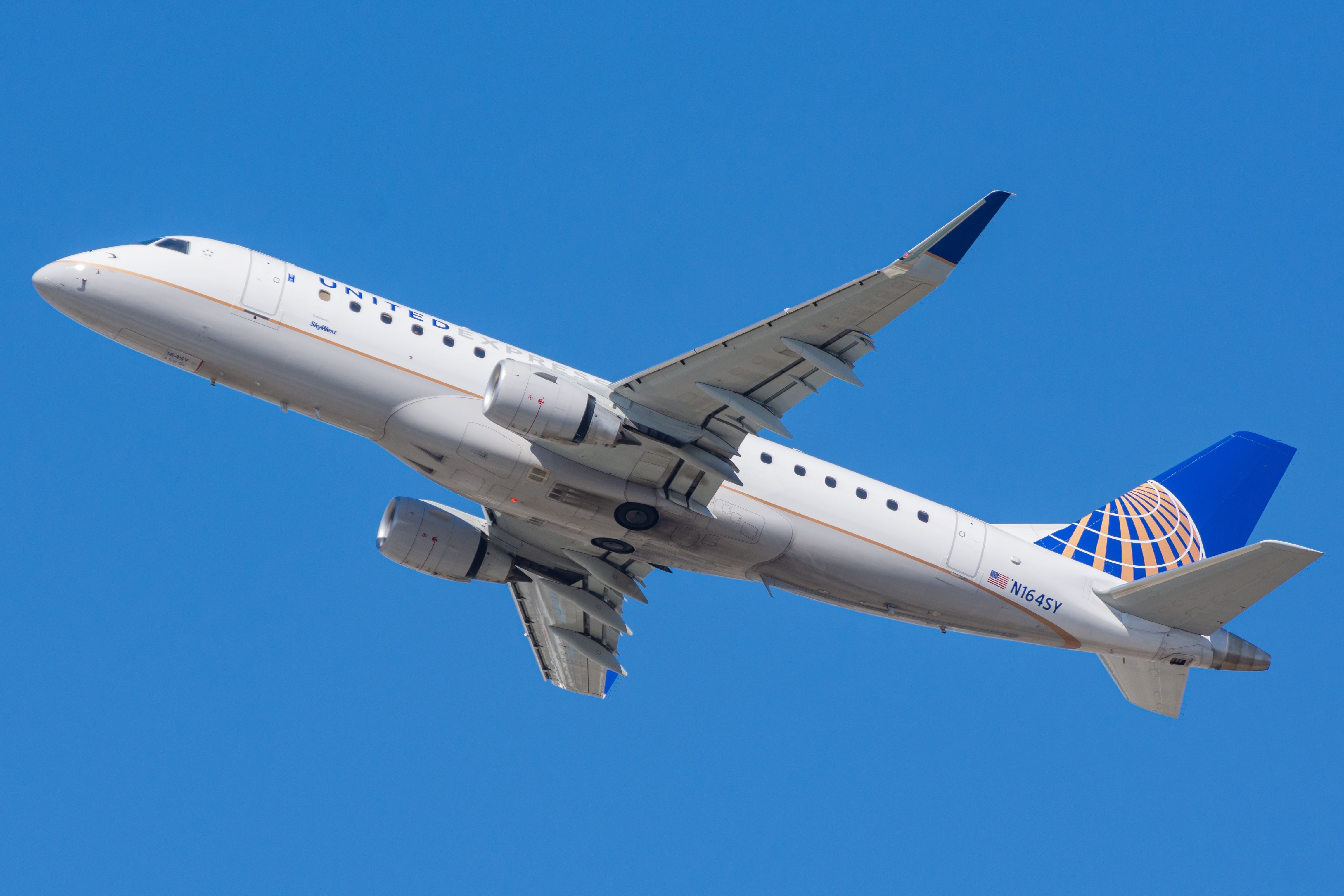 united express e175