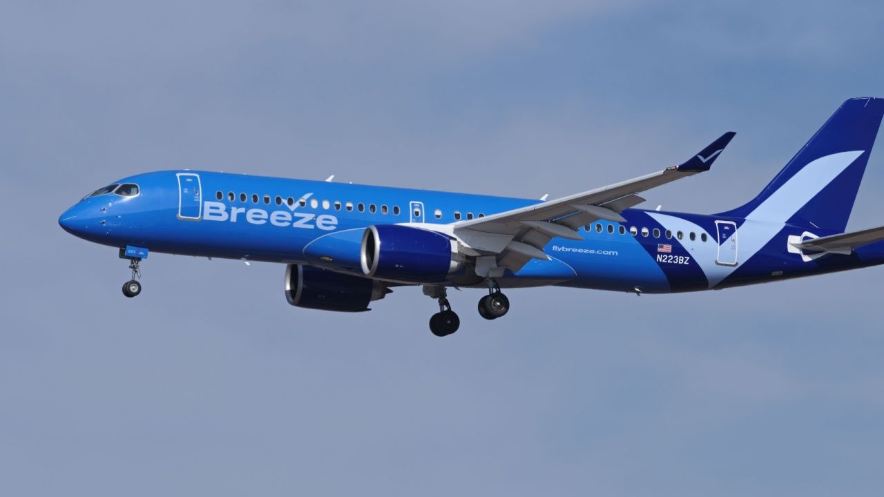 Breeze Airways Airbus A220-300