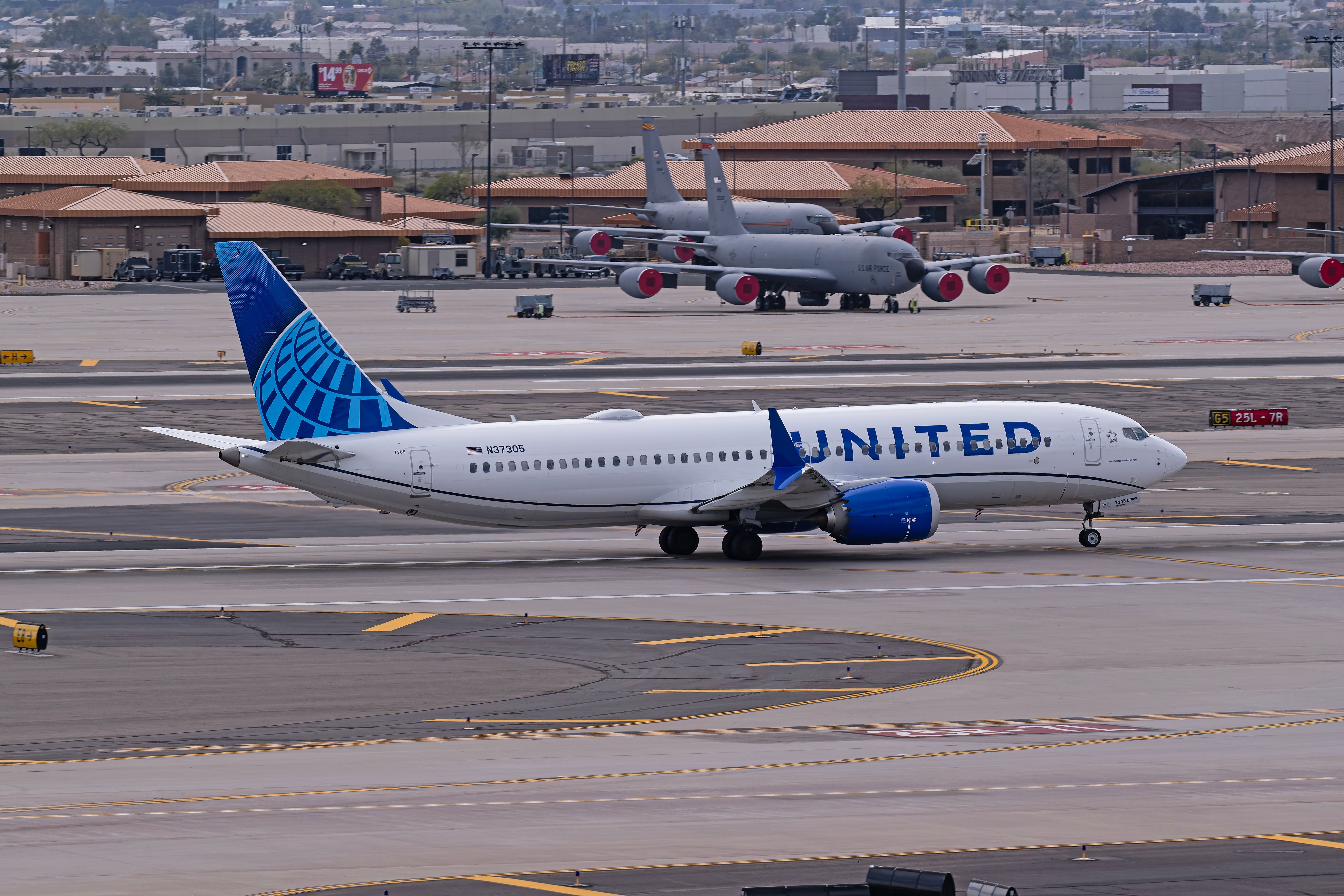 United Airlines Boeing 737 MAX 8 (N37305) at Phoenix Sky Harbor International Airport.