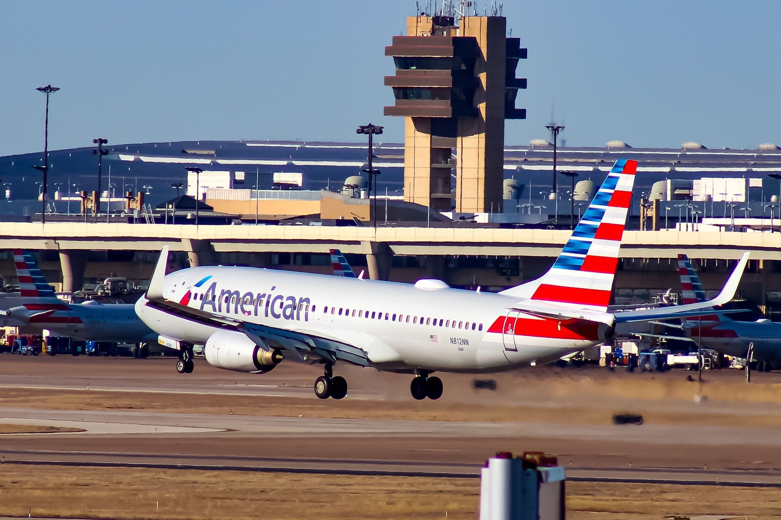 American Airlines Boeing 737-823 N812NN landing at Dallas/Fort Worth International Airport. 