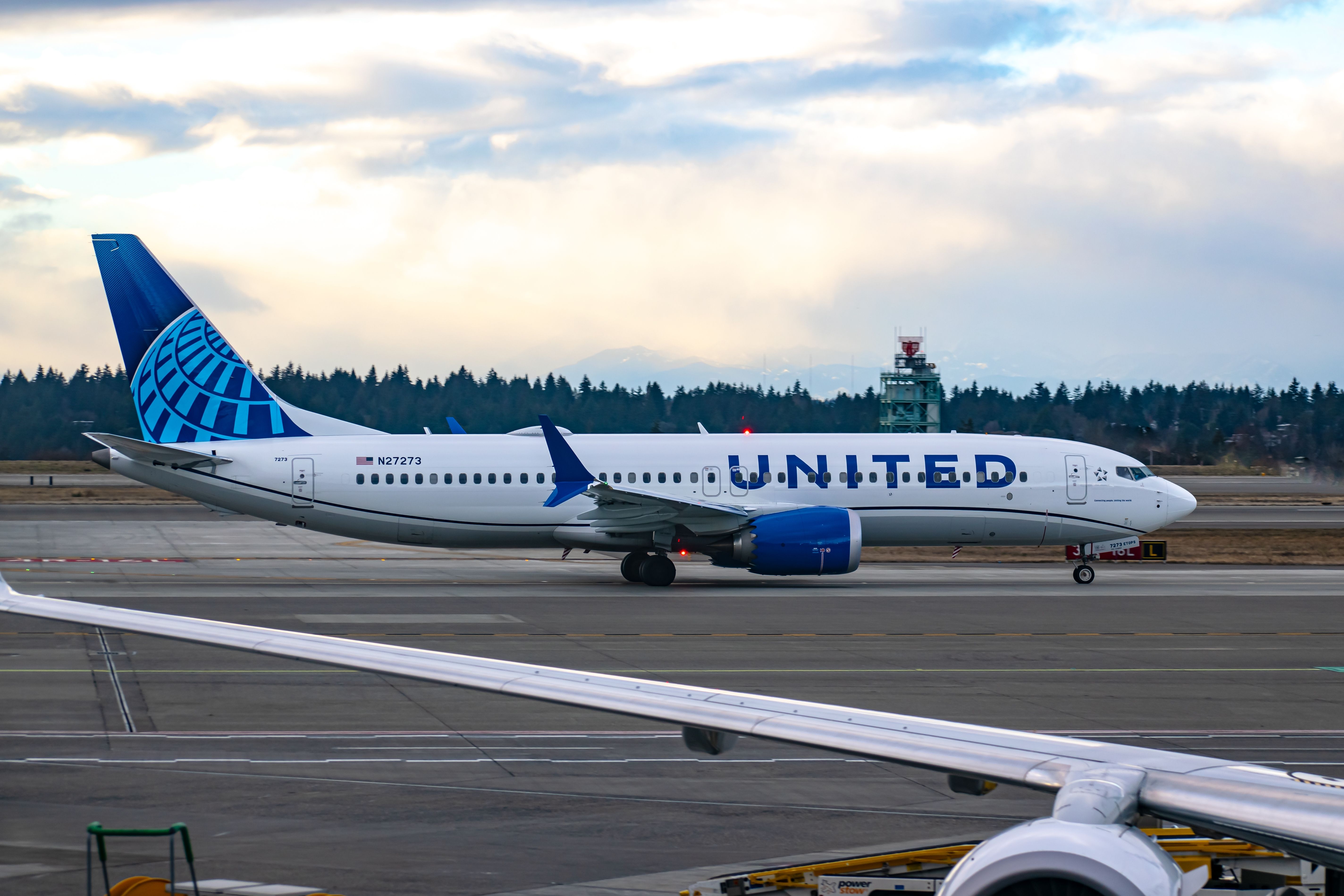 United Airlines Boeing 737 MAX 8 (N27273) at Seattle-Tacoma International Airport.