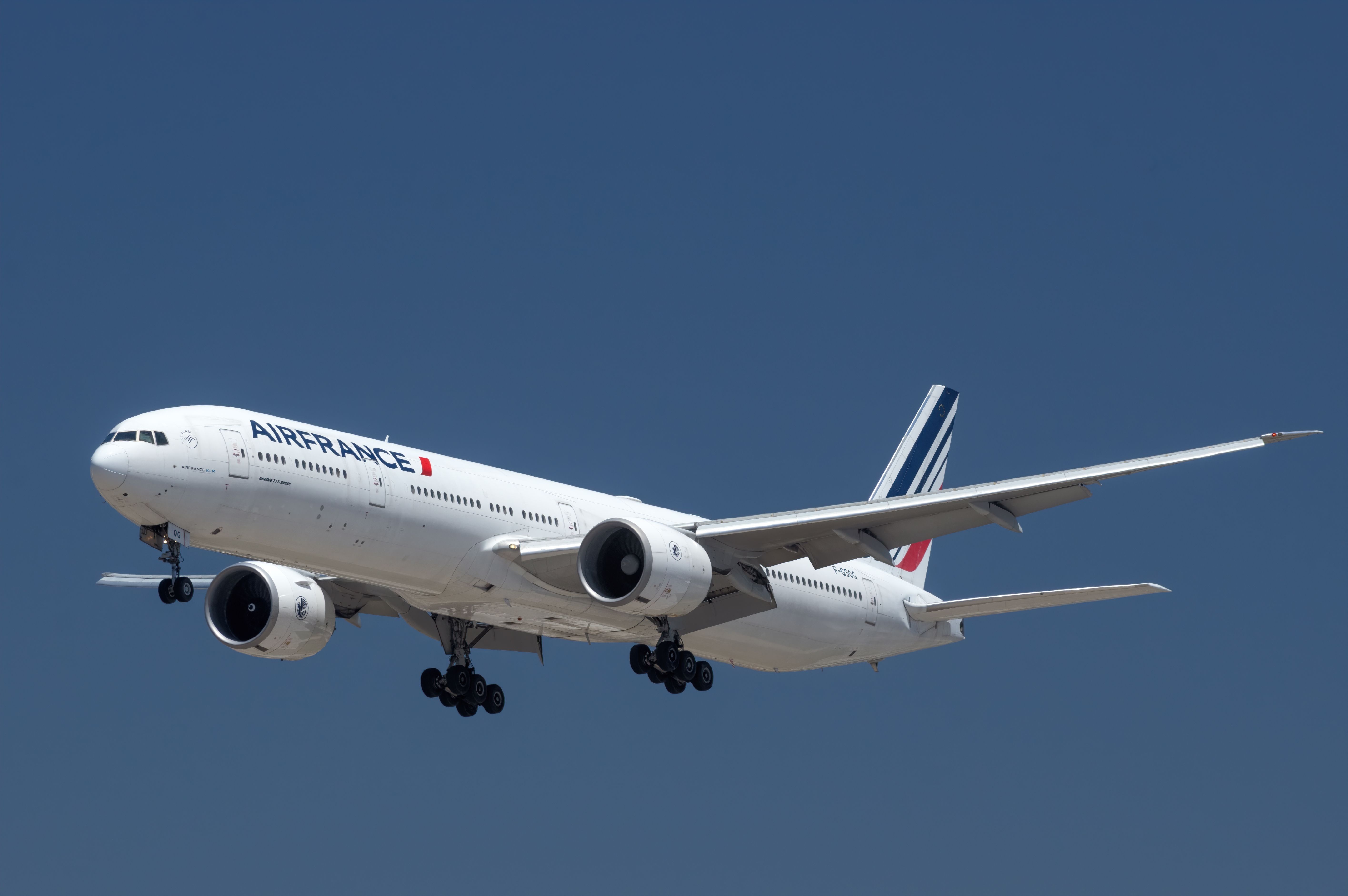 Air France Boeing 777-300ER landing