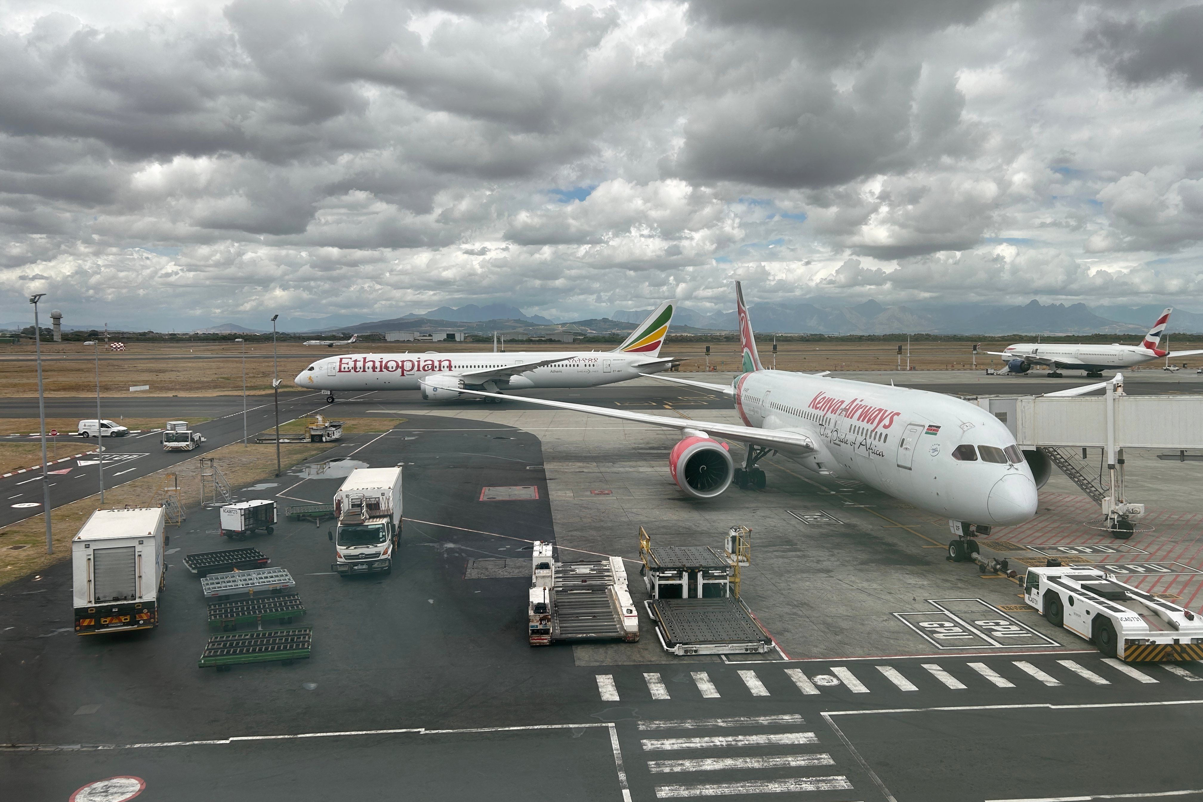 Kenya Airways and Ethiopian Airlines Boeing 787 in Cape Town