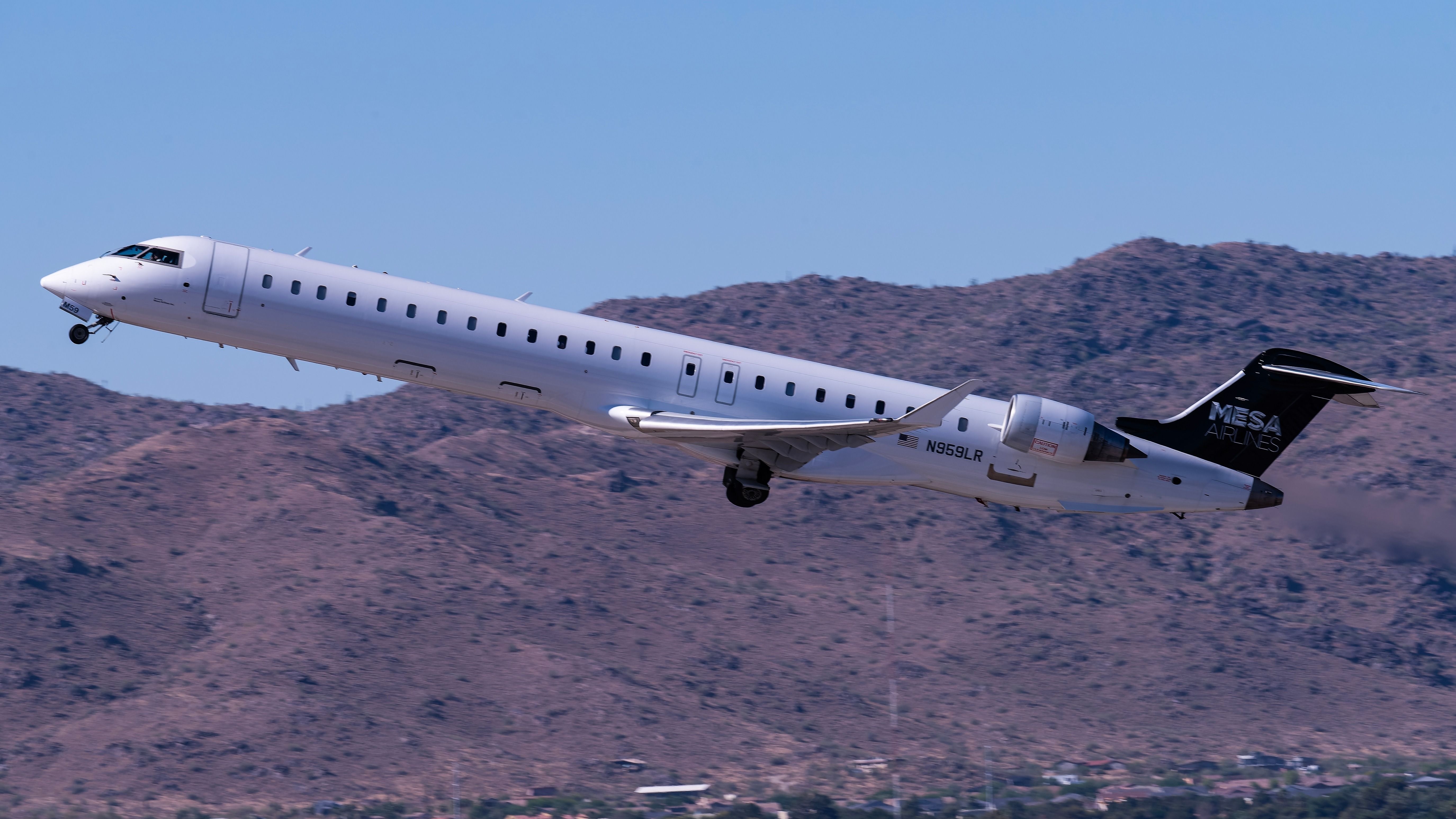 United Partner Mesa Airlines Sells 6 CRJ900 Aircraft