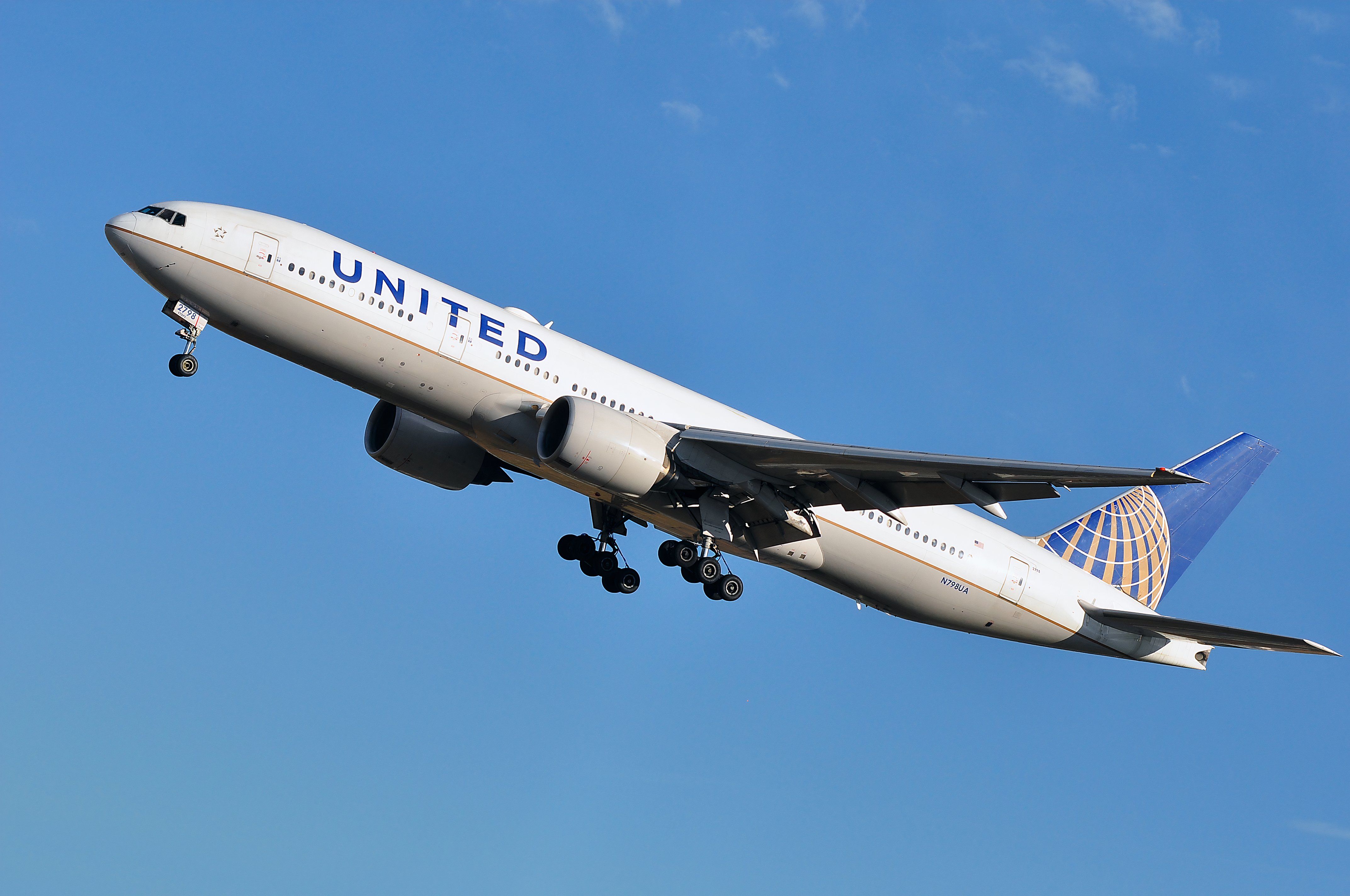 United Airlines Boeing 777 shutterstock_551970184