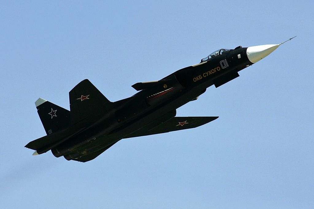 Sukhoi_Su-47_Berkut_at_airshow_in_2008