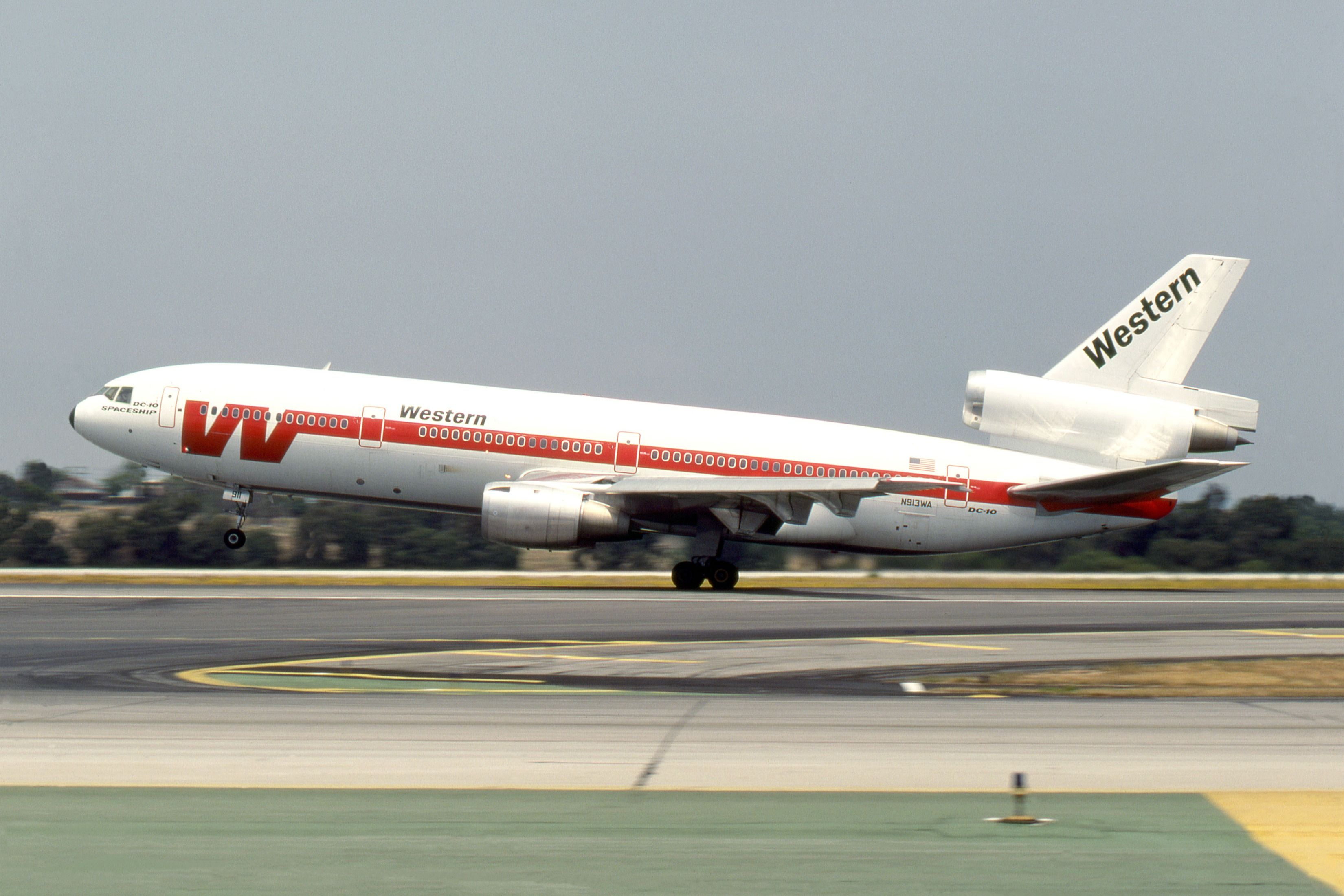 Western Airlines DC-10