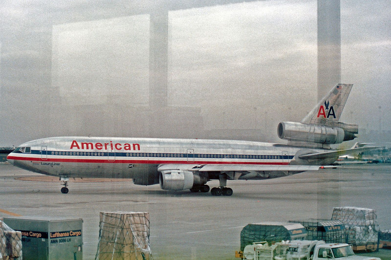 American Airlines DC-10.