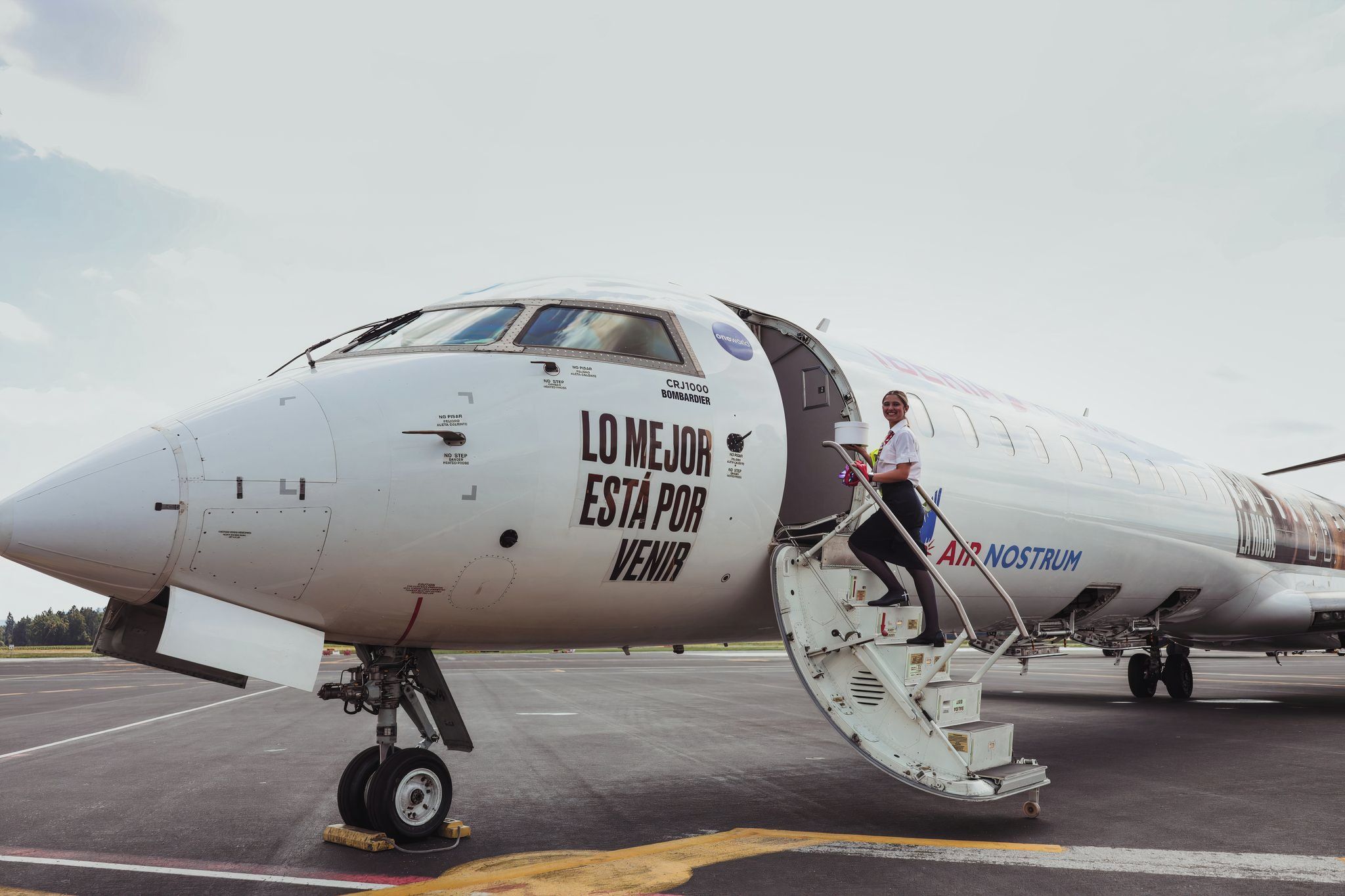 An Iberia Regional Air Nostrum CRJ-1000 with the words Lo Mejor Está Por Venir written on the side