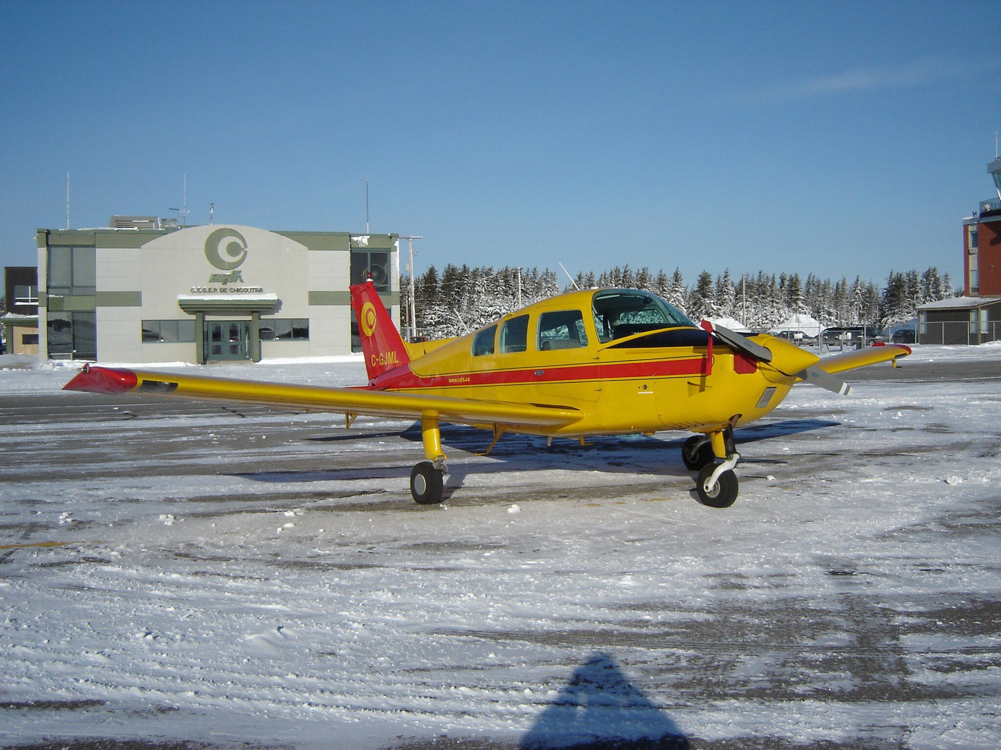 2048px-Beechcraft_BE-23_Sundowner_C-GJML