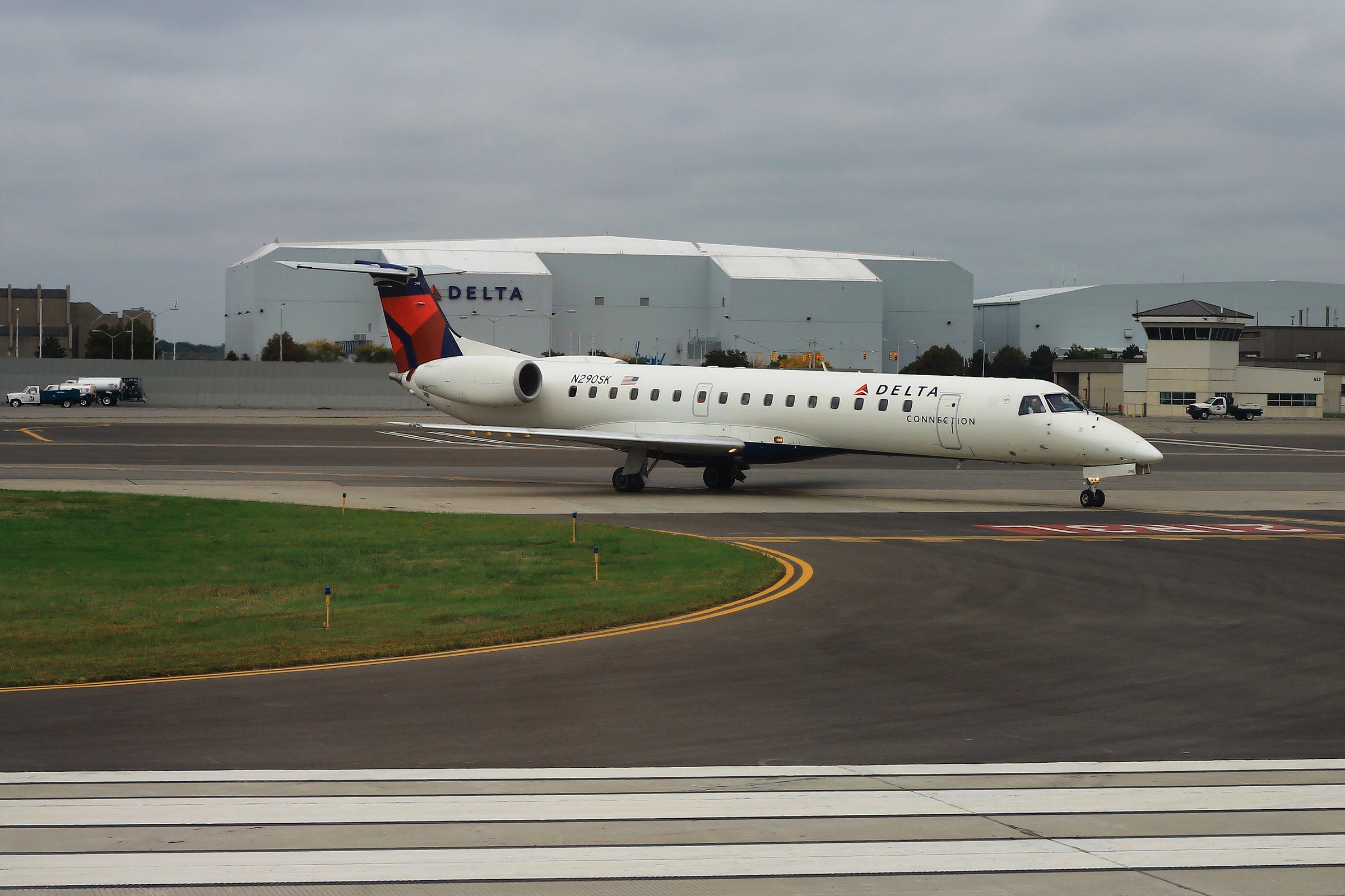 Delta Air Lines ERJ 145