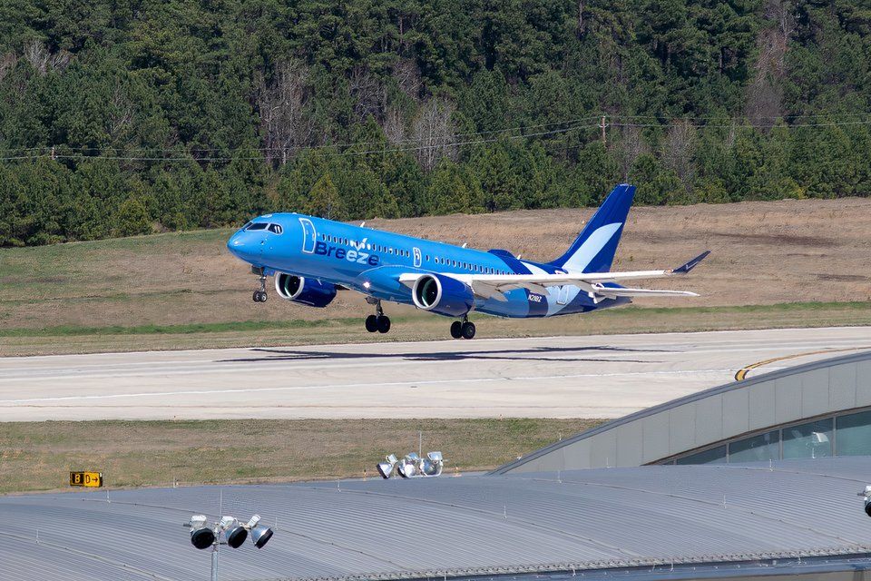 Breeze Airways Airbus A220-300 departing from Raleigh–Durham International Airport.