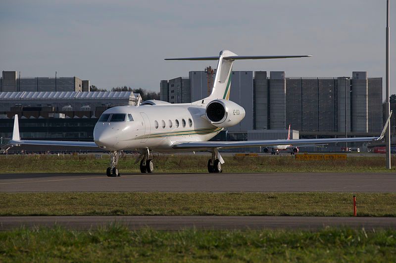800px-Untitled_(National_Air_Services)_Gulfstream_Aerospace_G-IV-X_Gulfstream_G350;_HZ-KSGA@ZRH;25.12.2012_(8307842046)