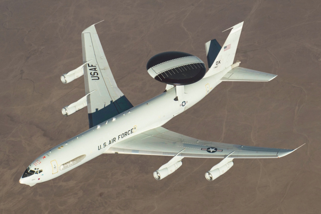 _Boeing E-3 Sentry flying (thumbnail)