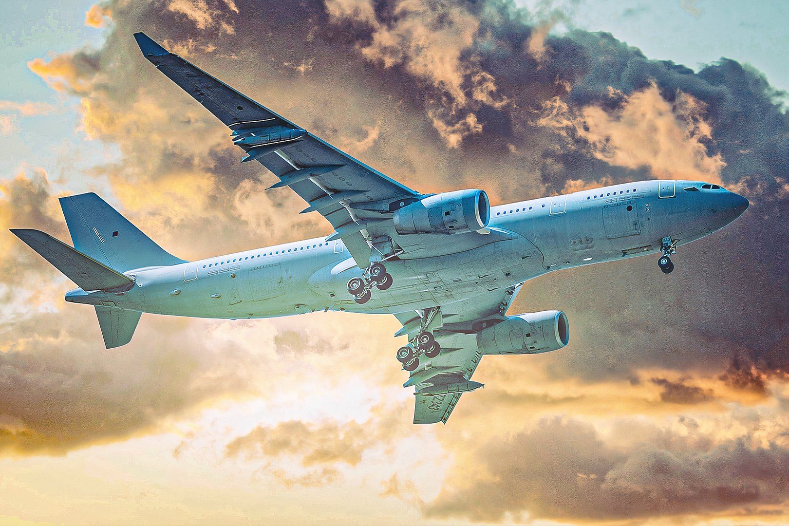 A330 MRTT在背景中飛來飛去