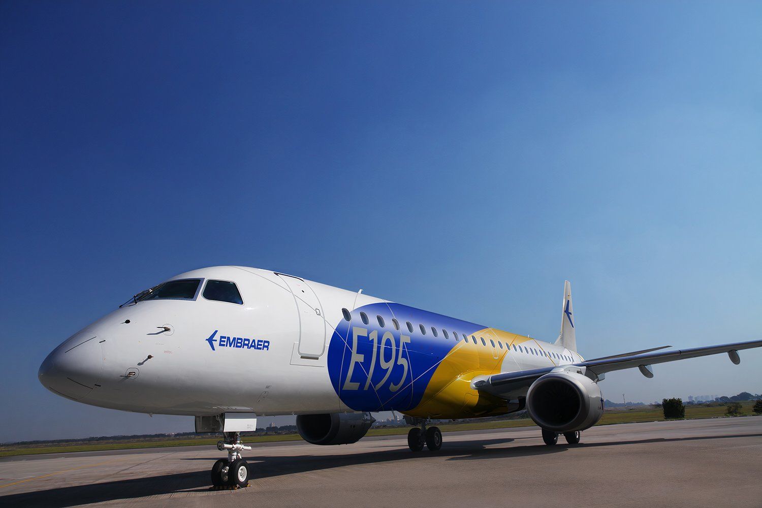 Embraer E195