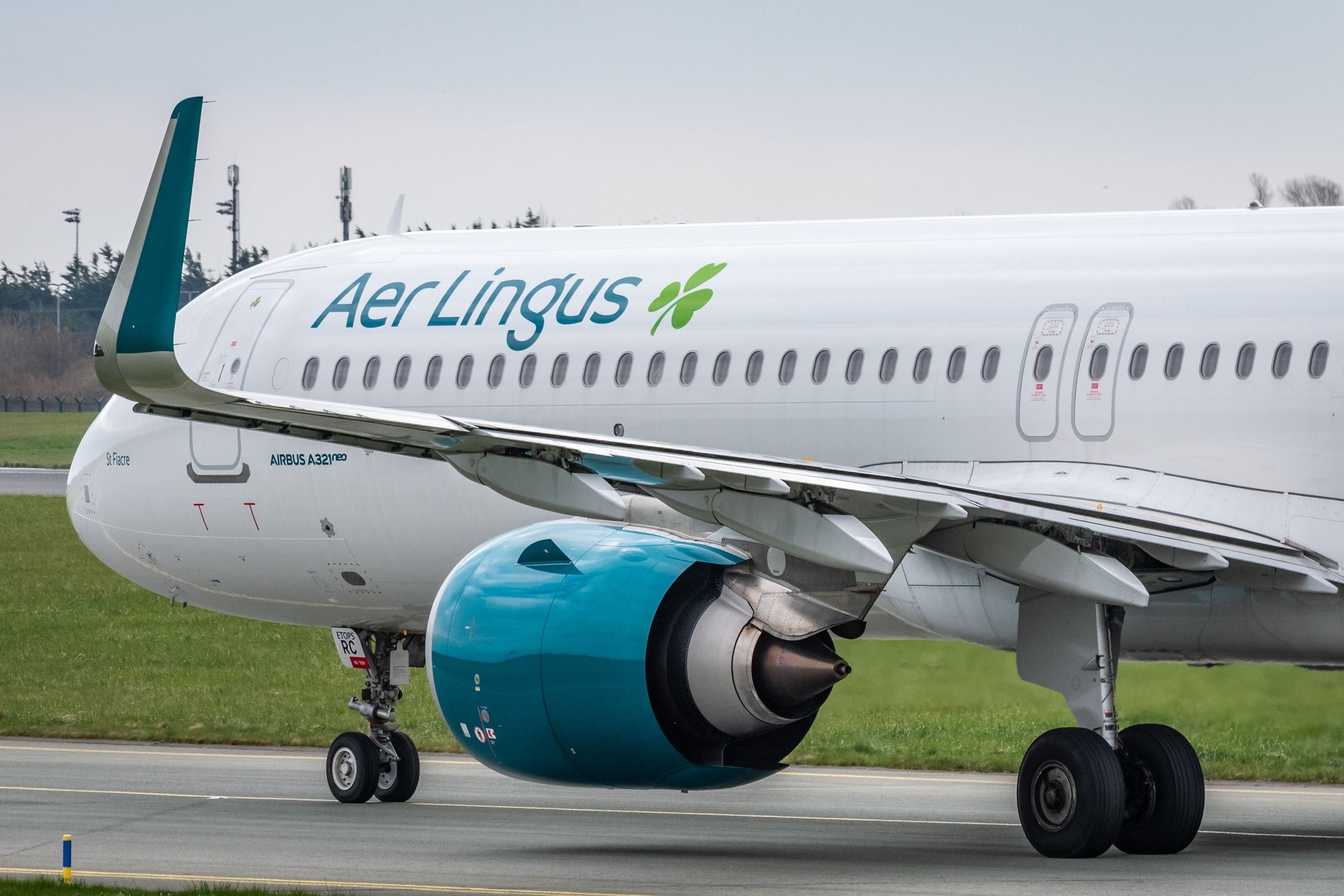 Aer Lingus Airbus A321neo taxiing shutterstock_1945375084