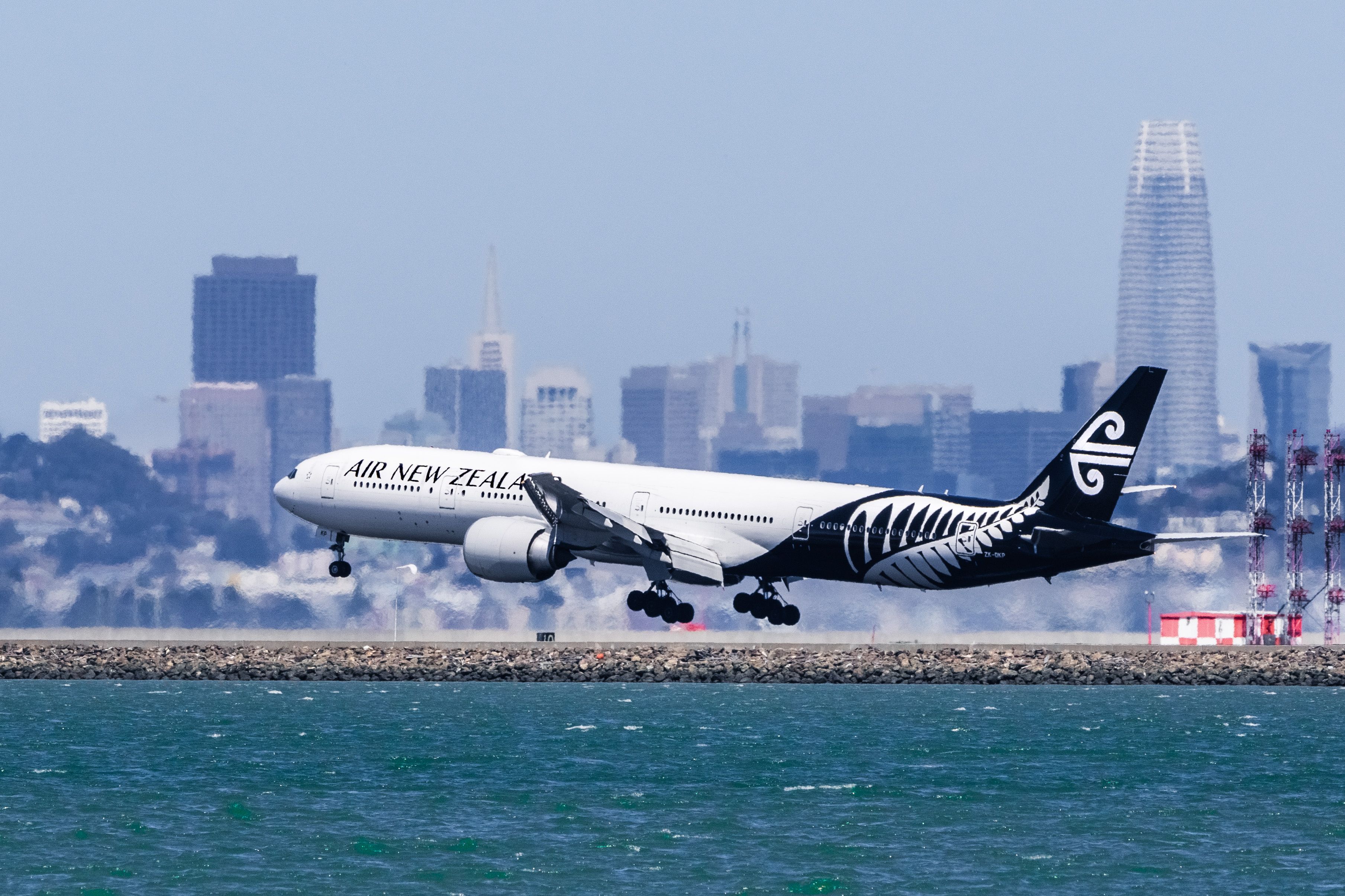 Air New Zealand Boeing 777 Landing in SFO