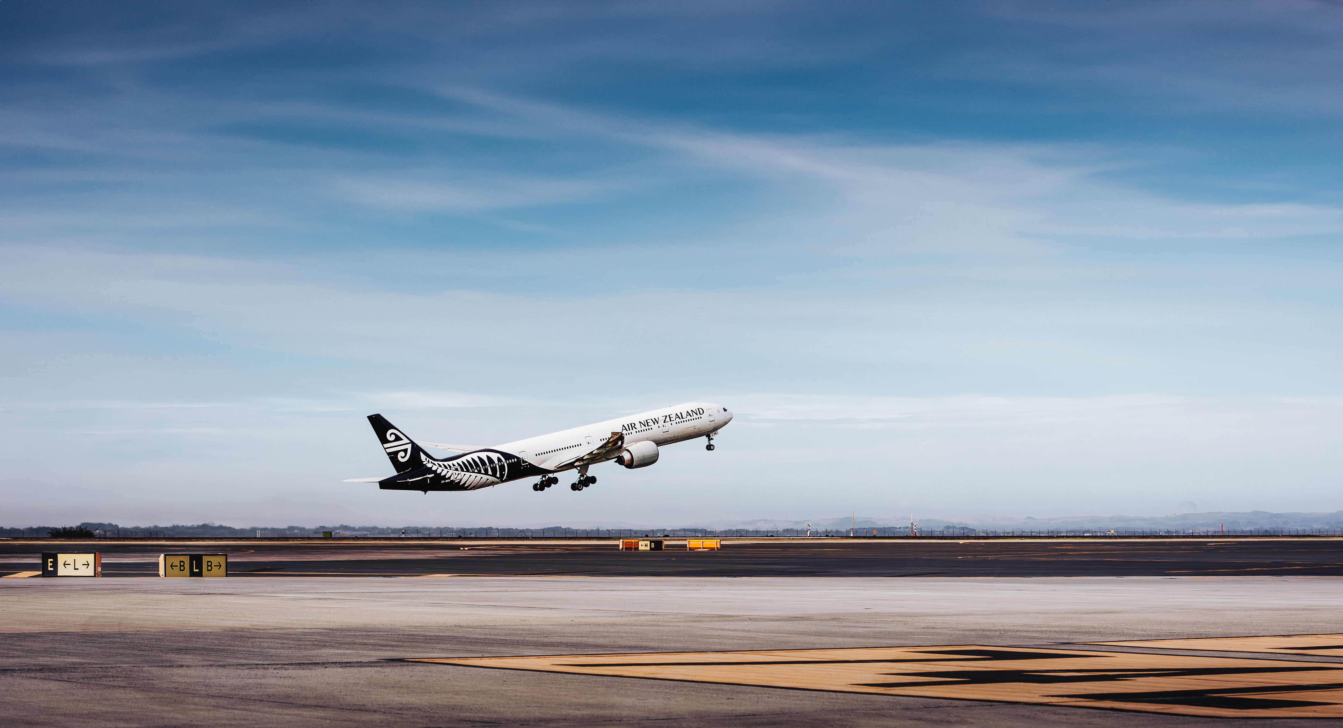 Air New Zealand 7 Boeing 777 Takeoff in AKL
