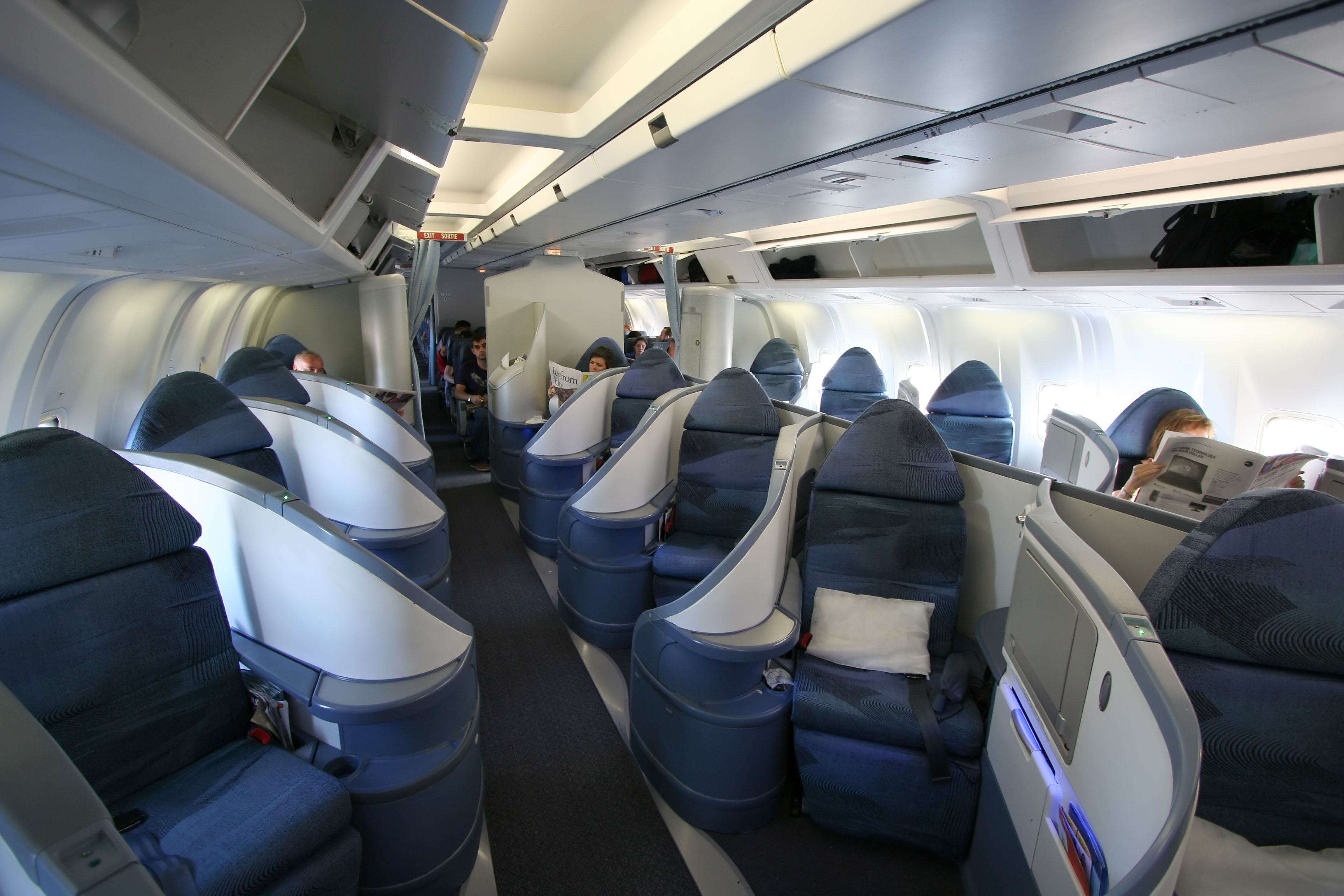 Air_Canada_Executive_First_767_cabin