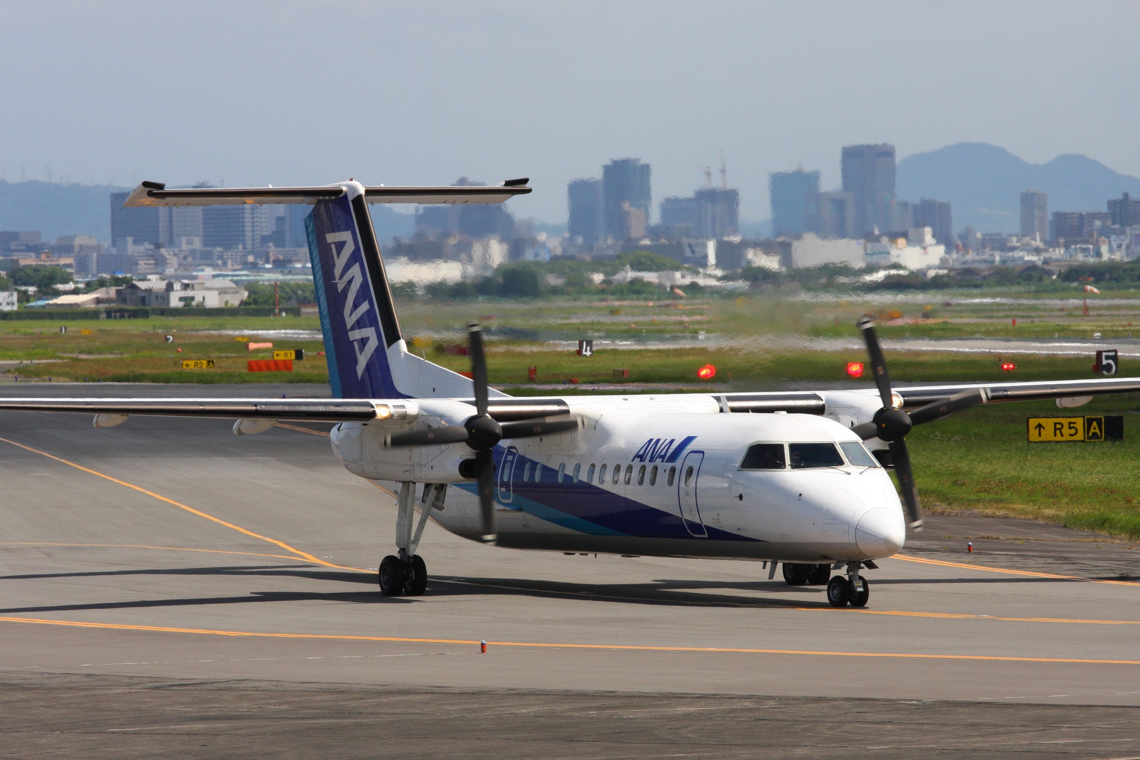 All Nippon Airways Dash 8 Q400 shutterstock_2414330081