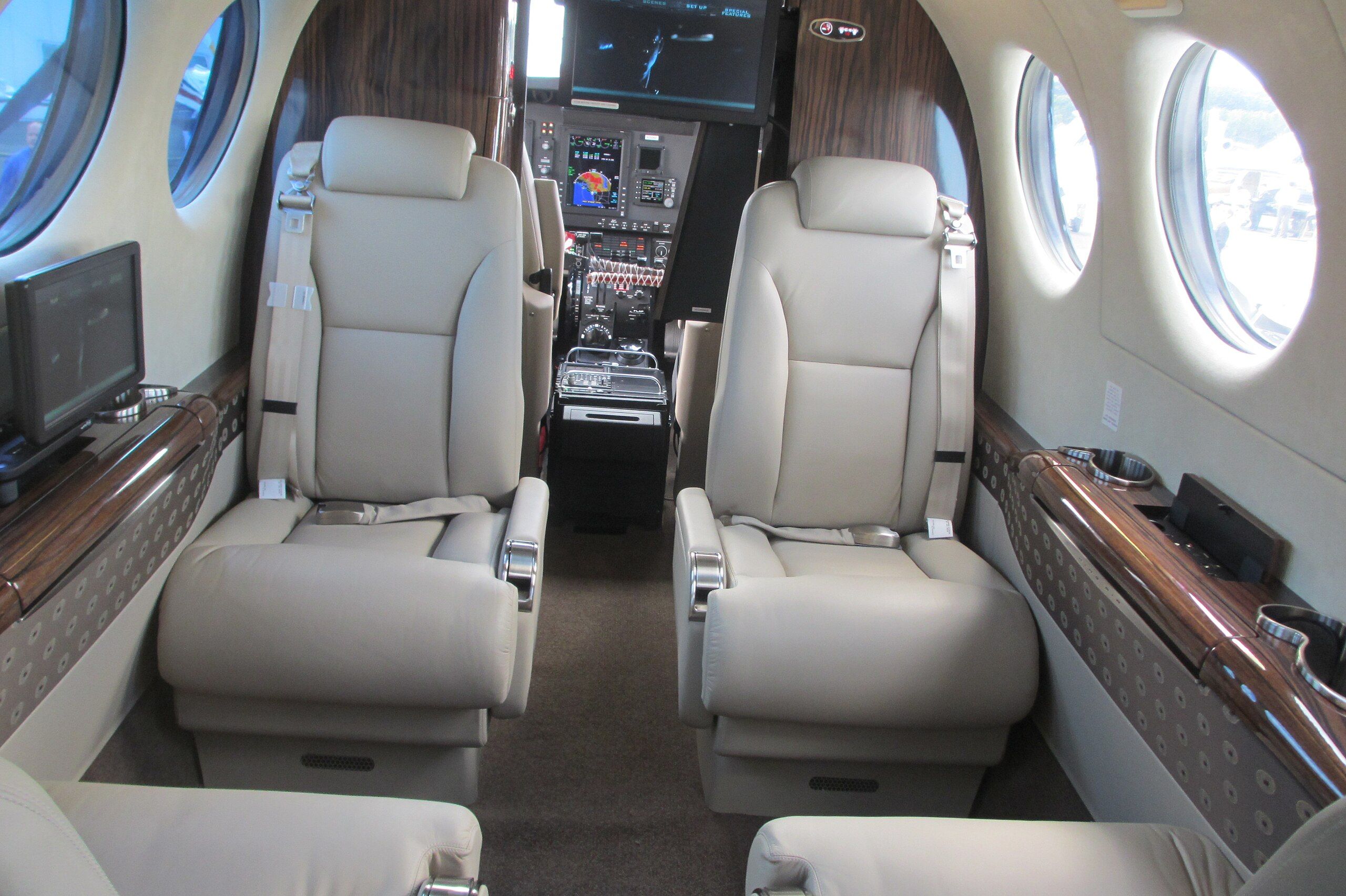 Beechcraft_King_Air_350i_interior_2