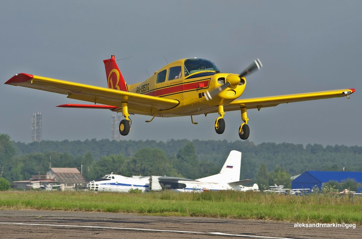 Beechcraft_Musketeer_RA-1357g_(9218397801)