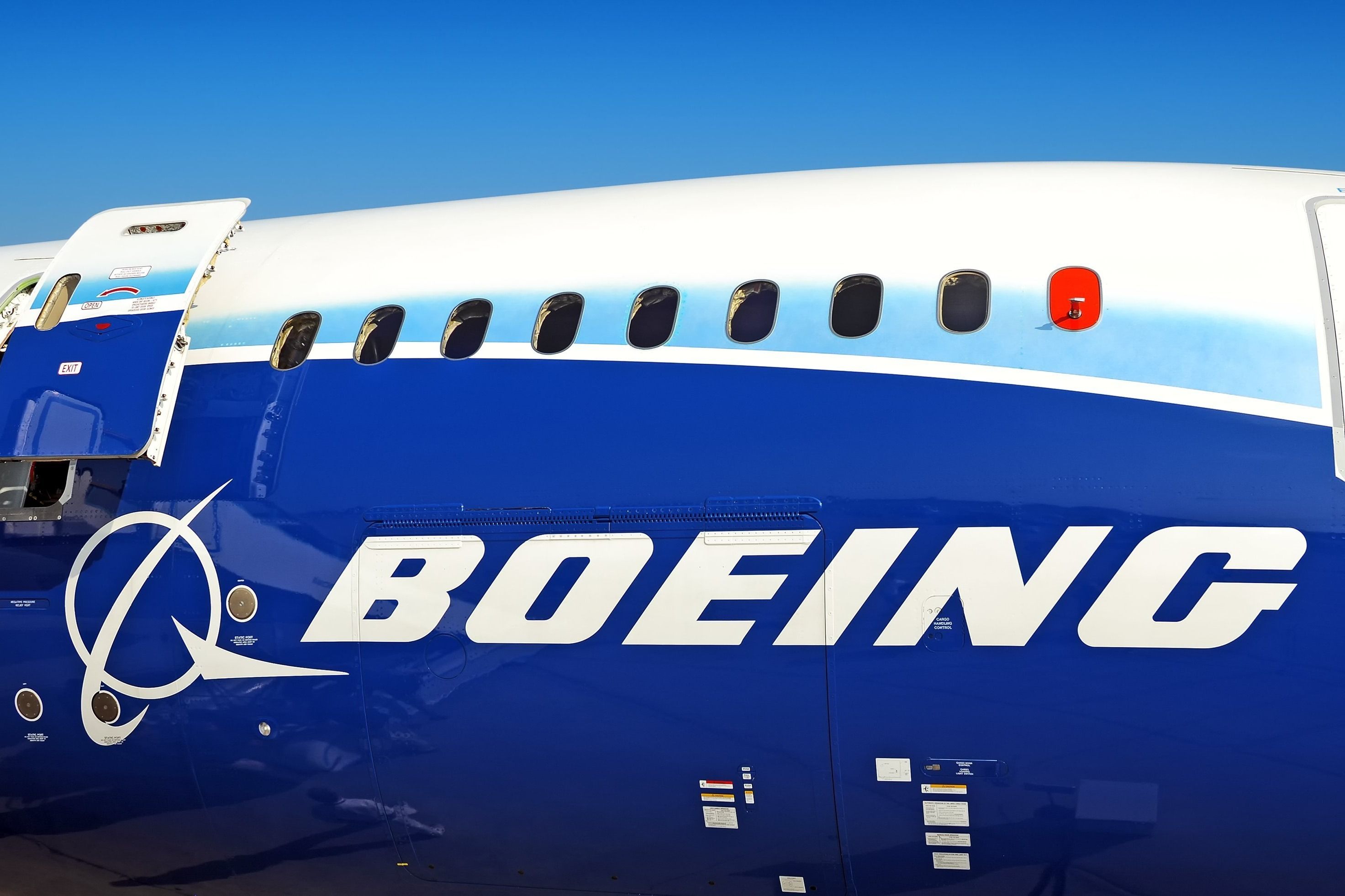 Boeing logo on a Boeing 787 fuselage shutterstock_514875412