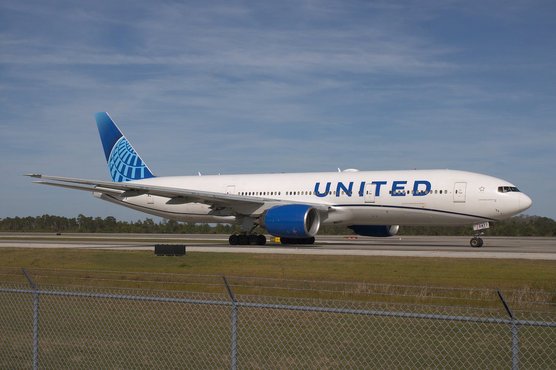 Boeing_777-222_N777UA_(3-11-2024)