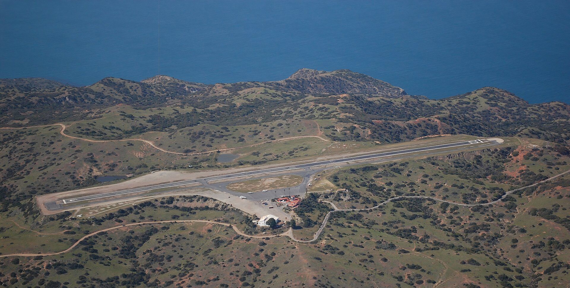 Catalina_Airport_Aerial