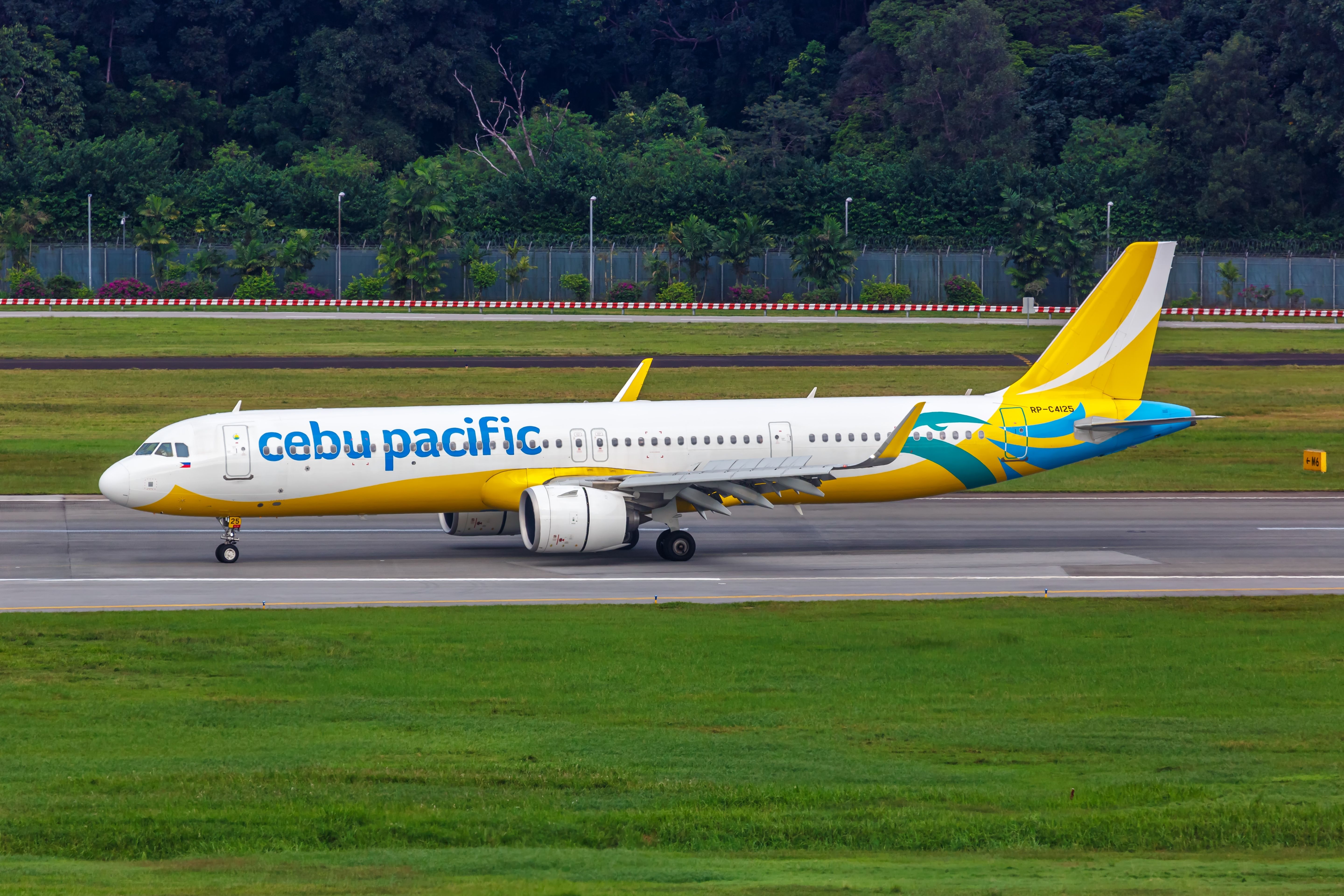 Cebu Pacific Air Airbus A321neo landing at Singapore Changi Airport SIN shutterstock_2418144693