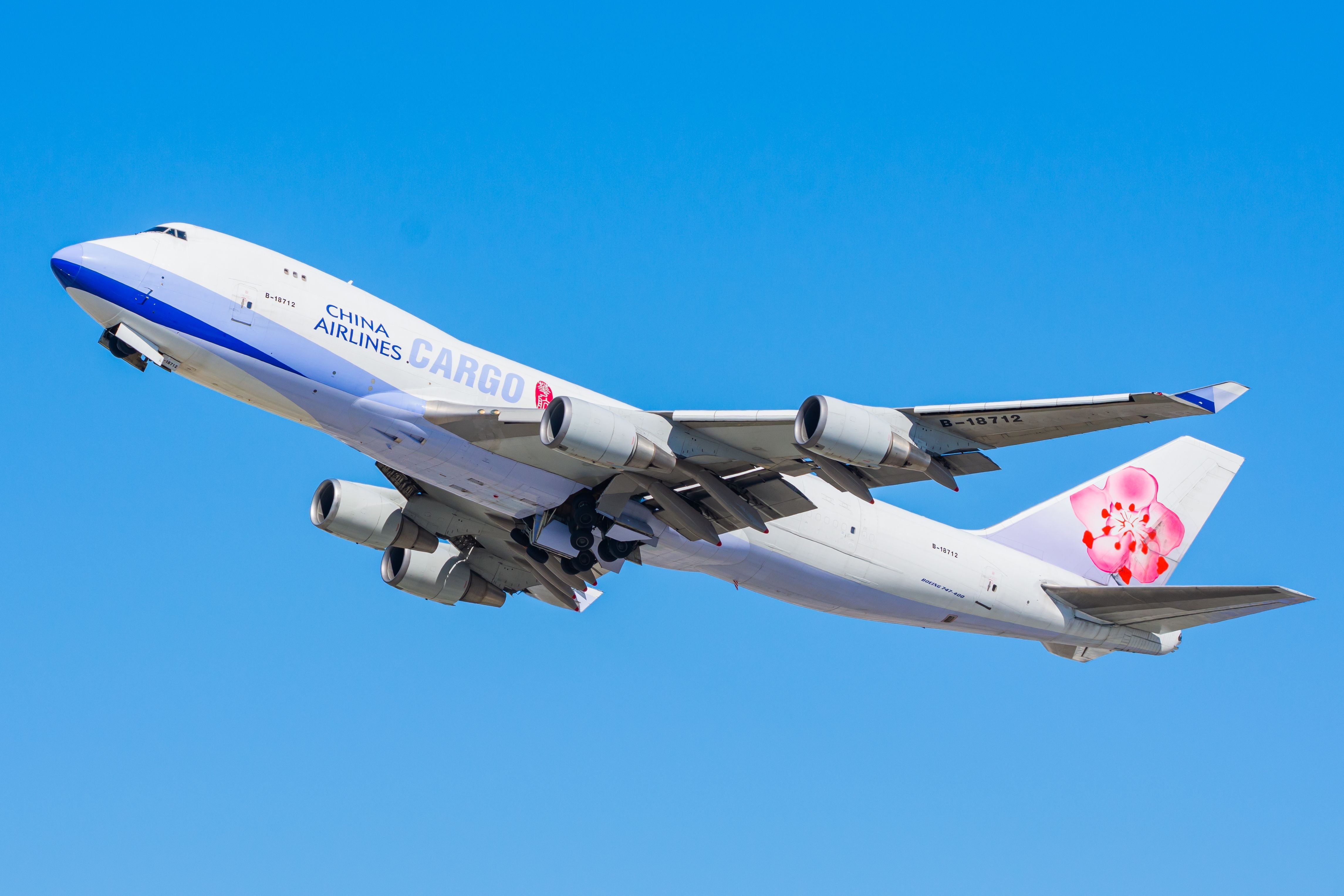 China Airlines cargo 747F climbing