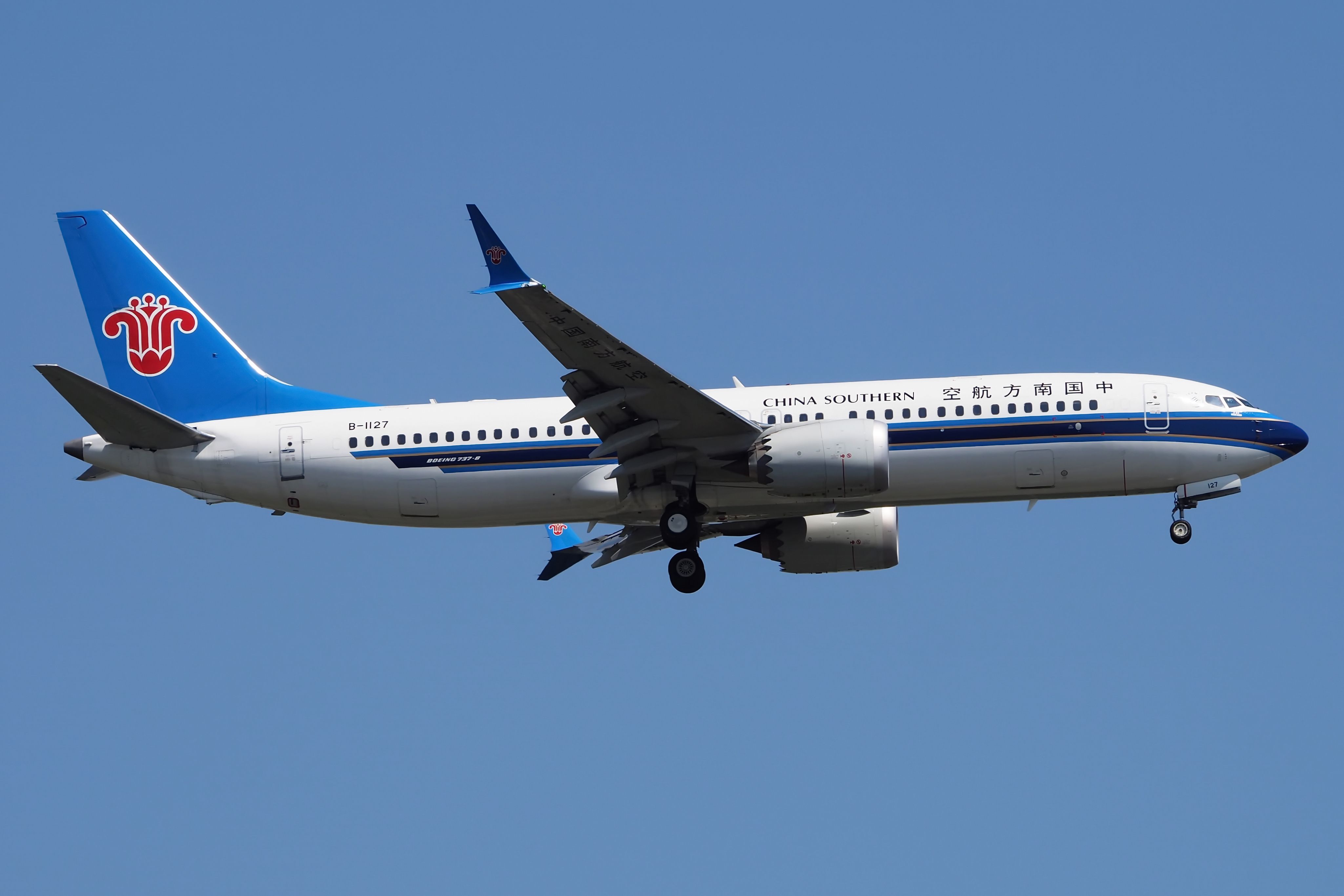 China Southern Airlines Boeing 737 MAX 8 landing at BKK shutterstock_1445306228-1