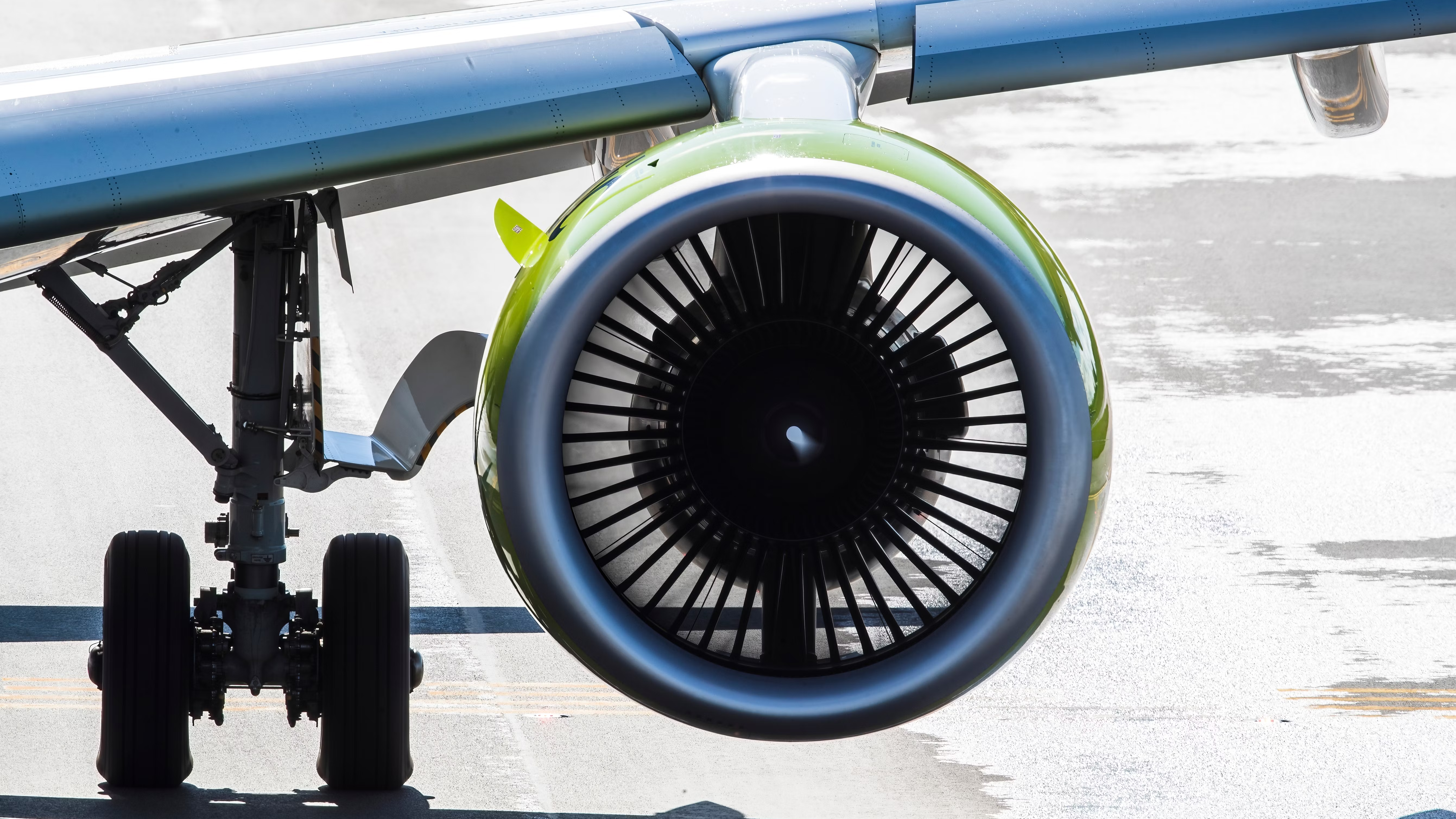 A P&W GTF engine on an Airbus A220.