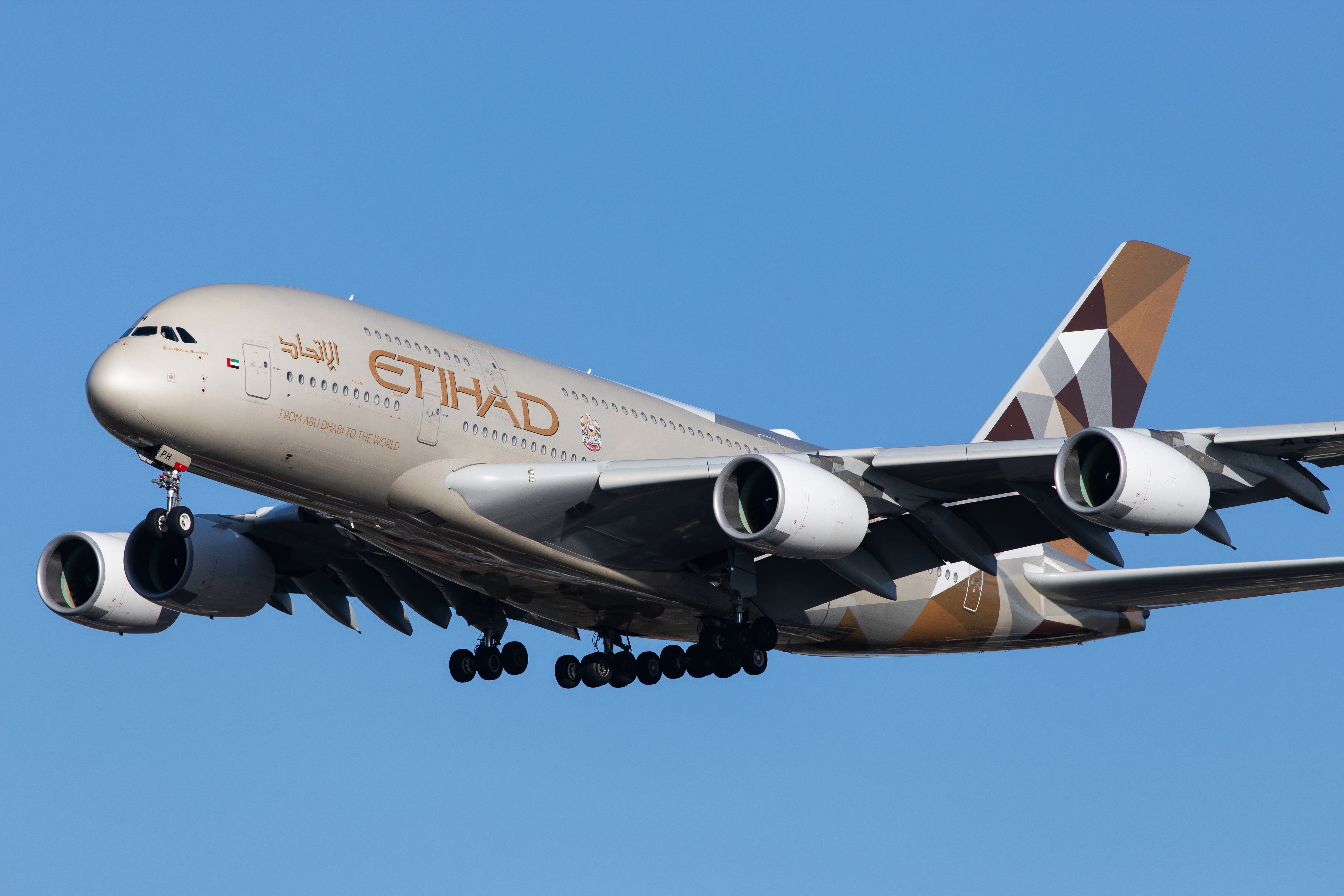 Final approach of the Etihad A380