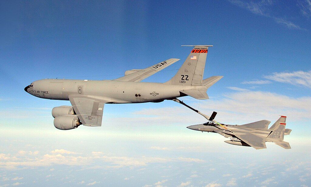 F-15C_Eagle_from_the_67th_Fighter_Squadron_at_Kadena_AB_is_refueled_by_a_KC-135R_Stratotanker_from_the_909th_Air_Refueling_Squadron_