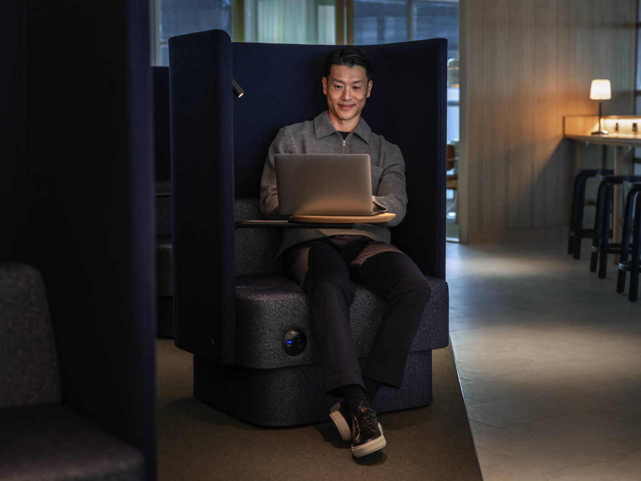 Finnair Business Lounge working facilities