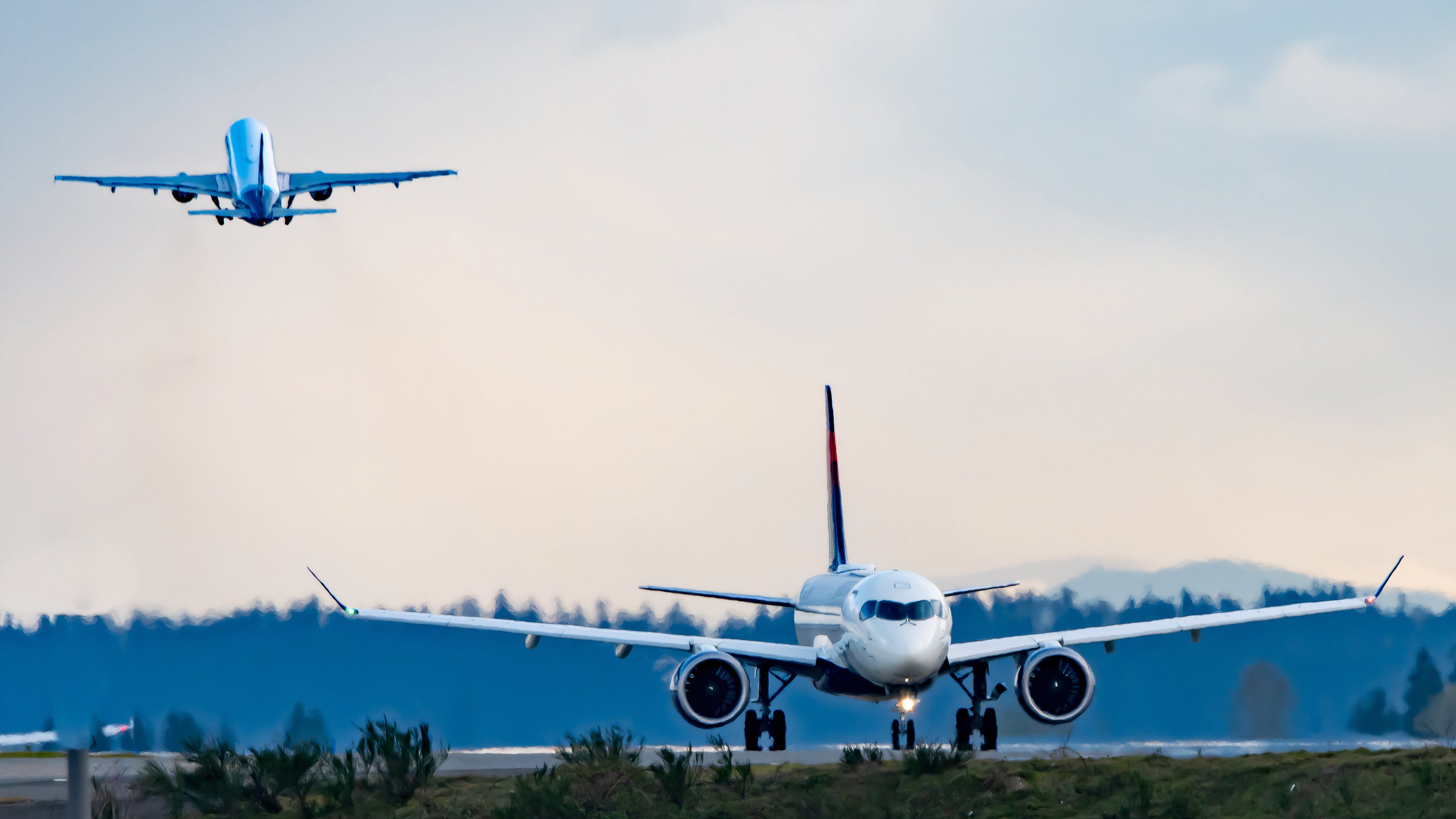 Full_Size_of_737 Rising While A220 Taxis to Head of KSEA Runway in Near-Sunset_01