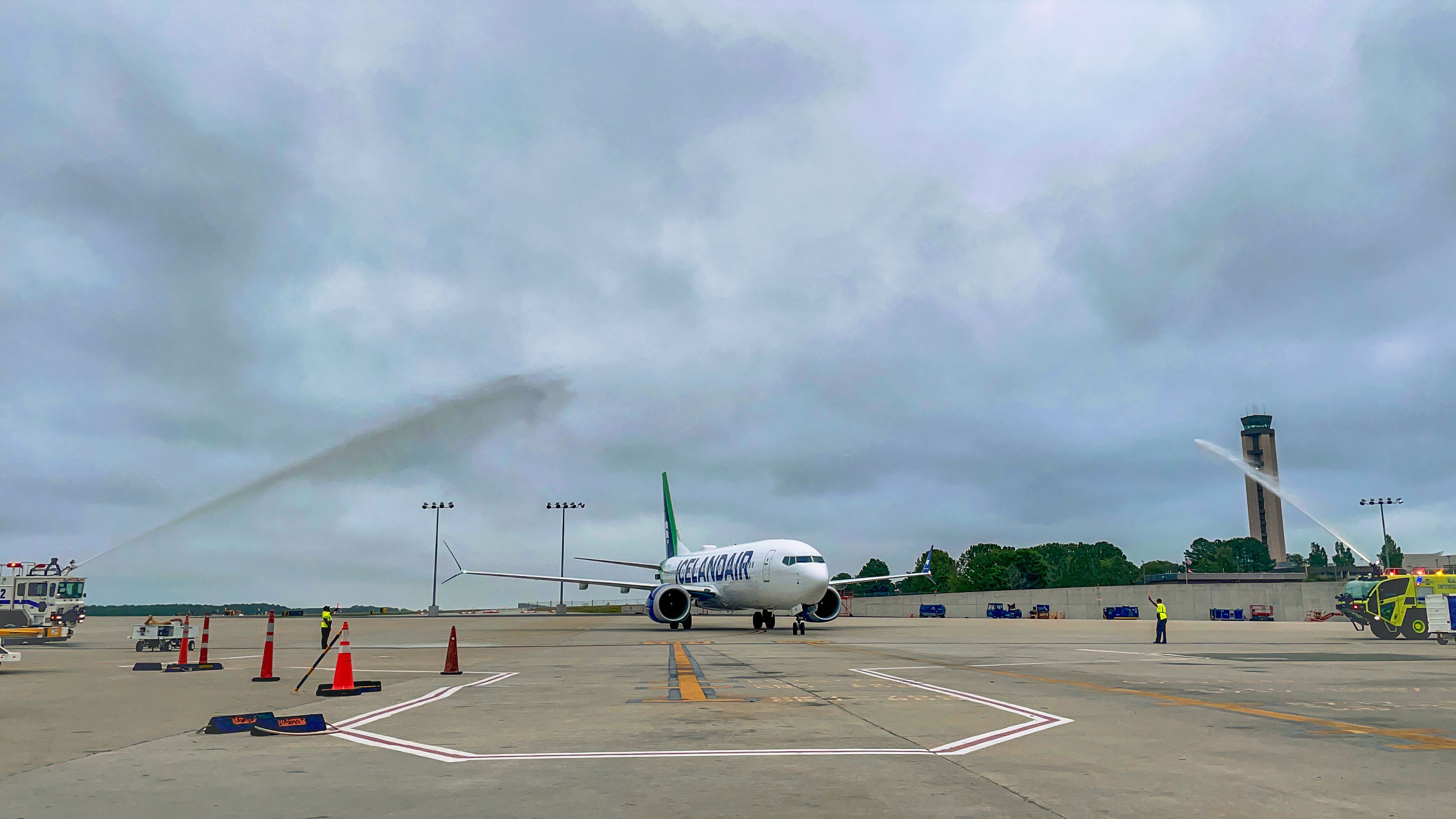 An Icelandair plane lands at RDU