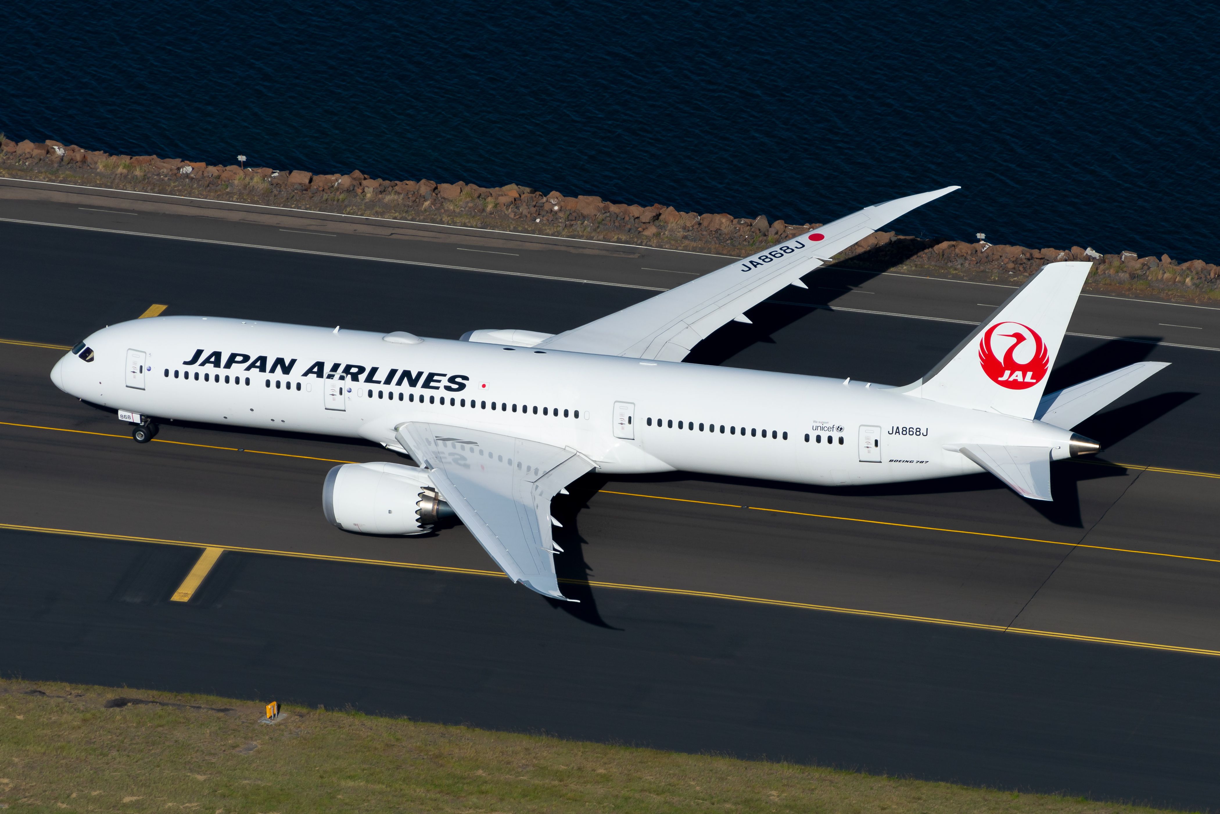 Japan Airlines Boeing 787-9 at SYD shutterstock_1584011857