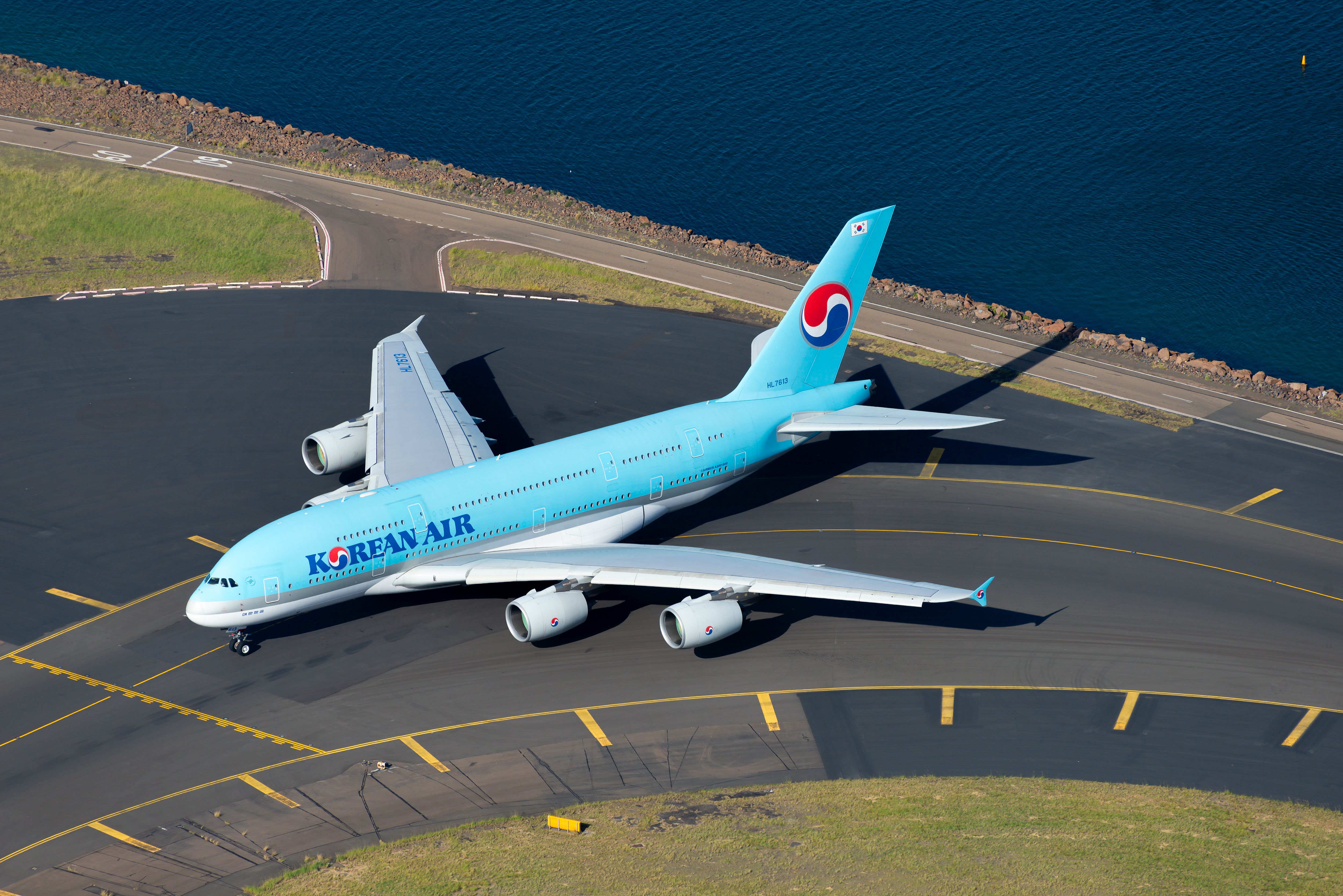 Korean Air Airbus A380 at SYD shutterstock_1665968422