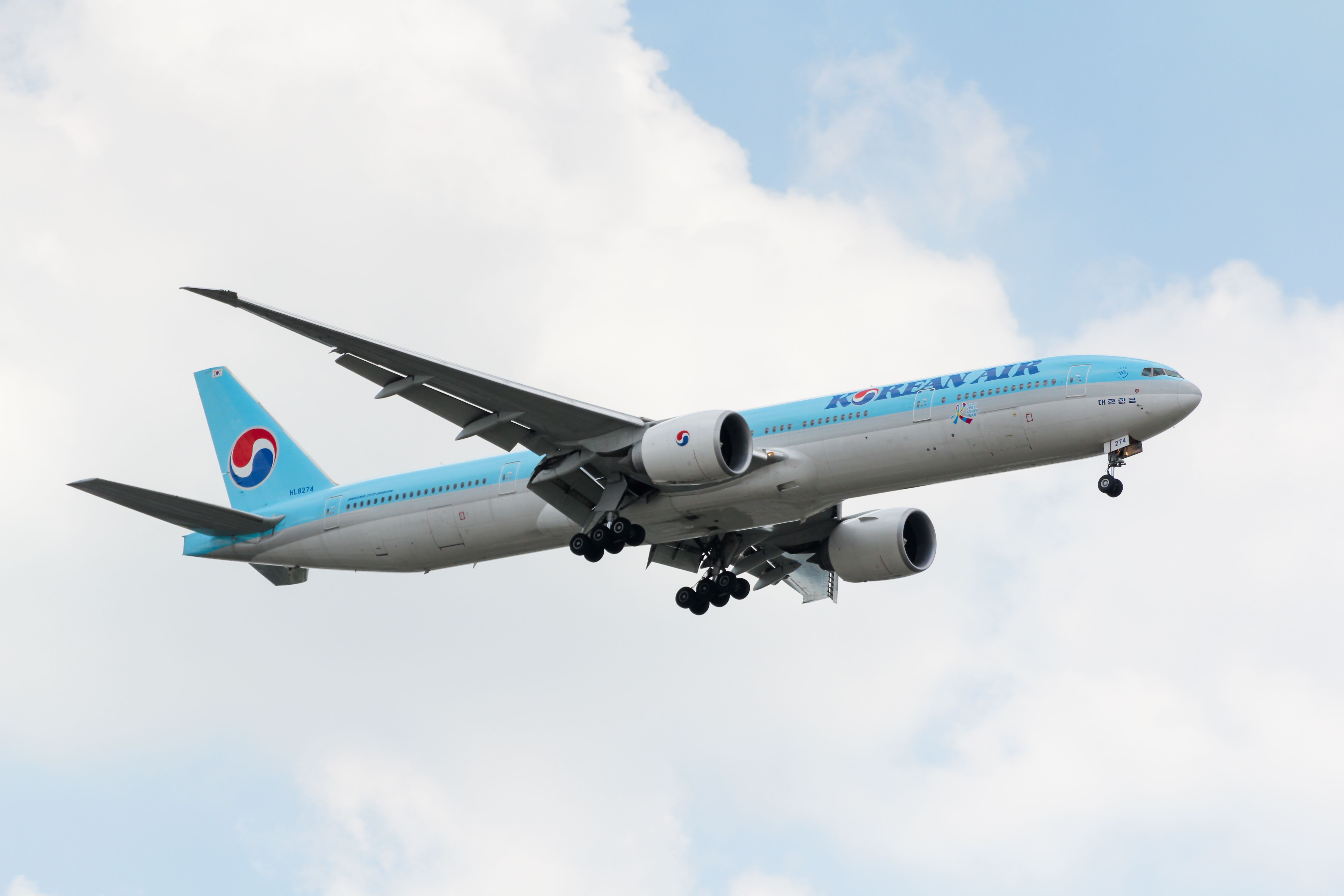 Korean Air Boeing 777-300 landing at BKK shutterstock_739002004