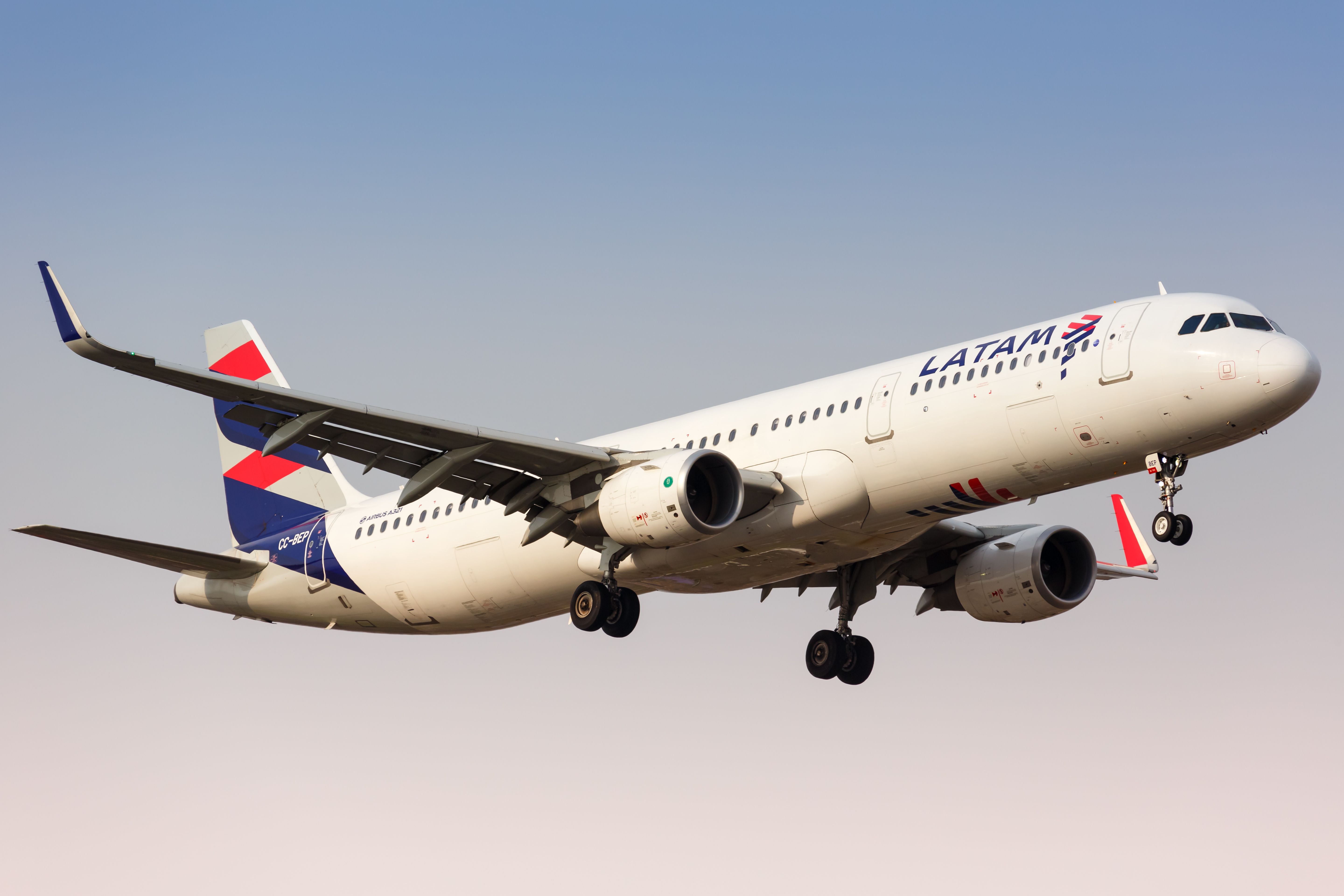 LATAM Airlines Airbus A321ceo landing shutterstock_1603773472